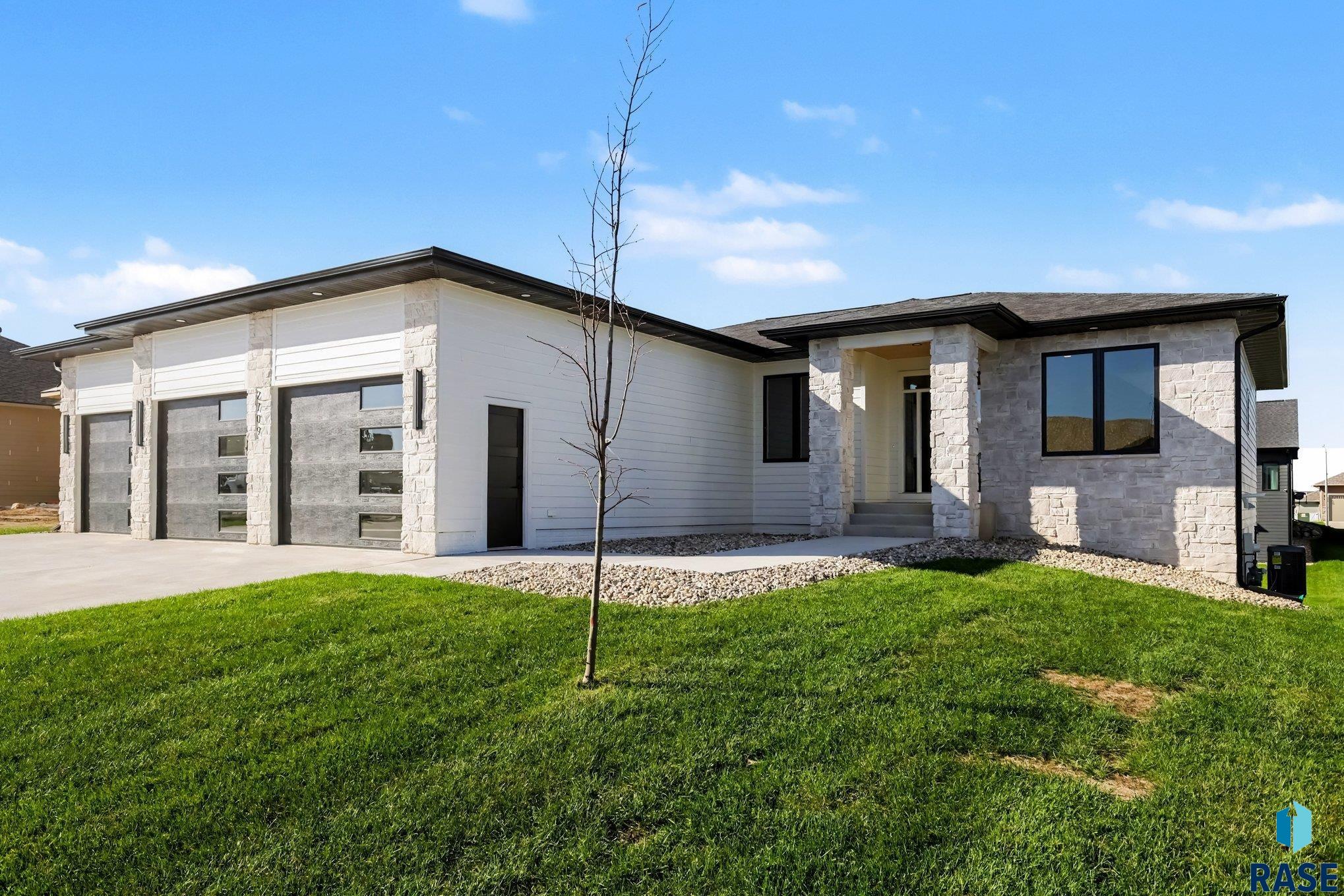 2709 S Maplewood Ave, Sioux Falls