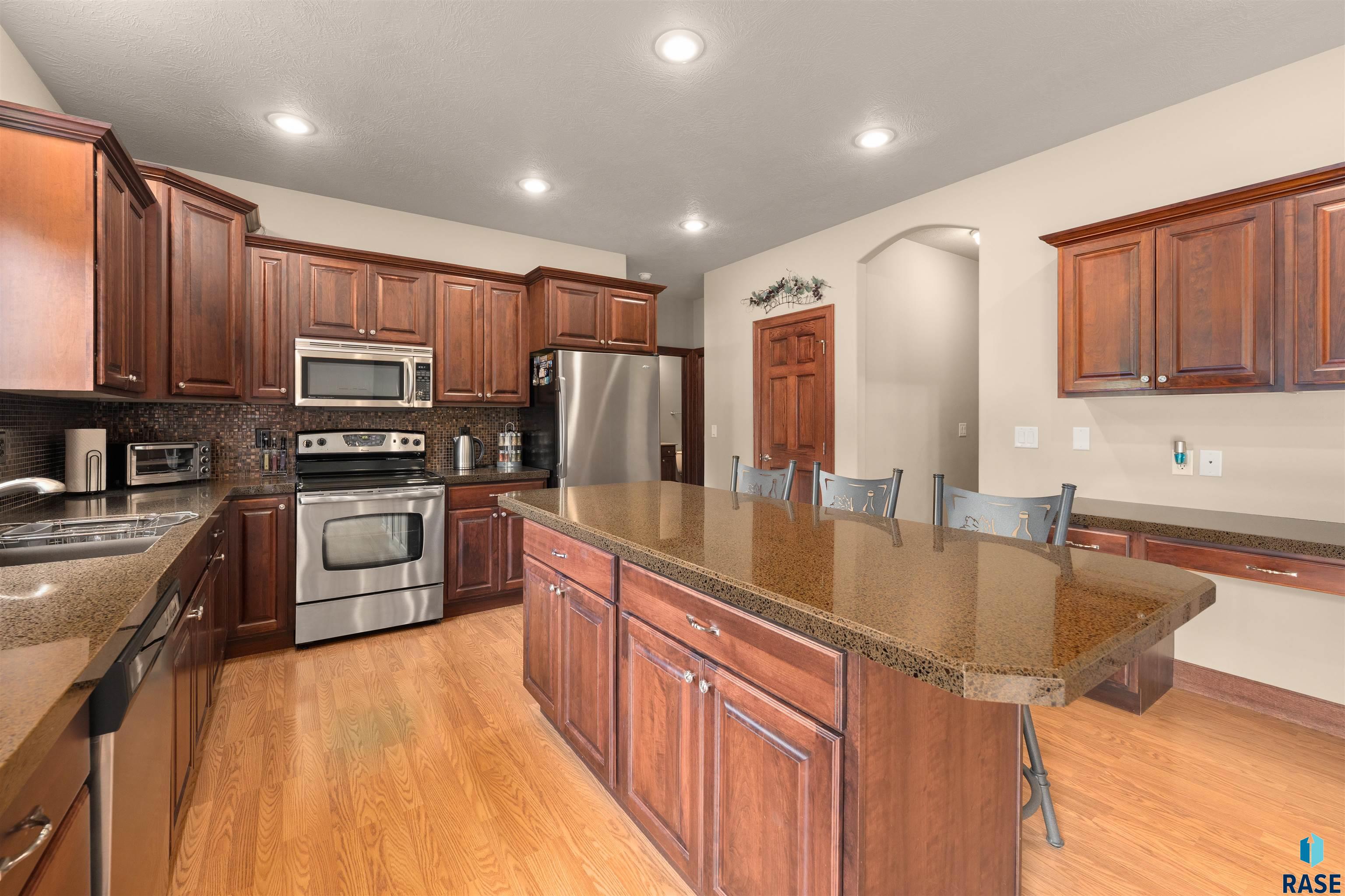 5604 Josh Wyatt Dr, Sioux Falls