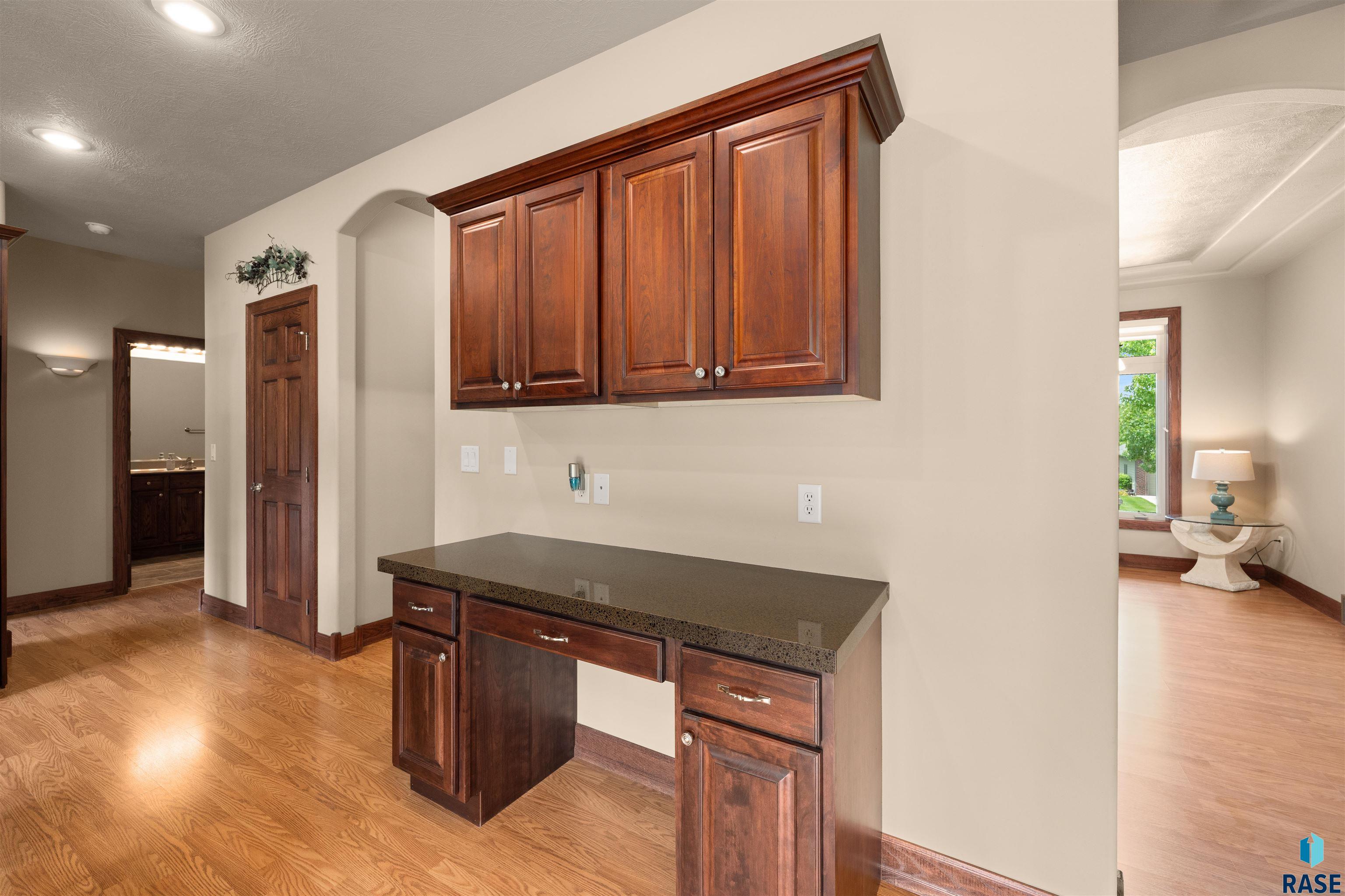 5604 Josh Wyatt Dr, Sioux Falls