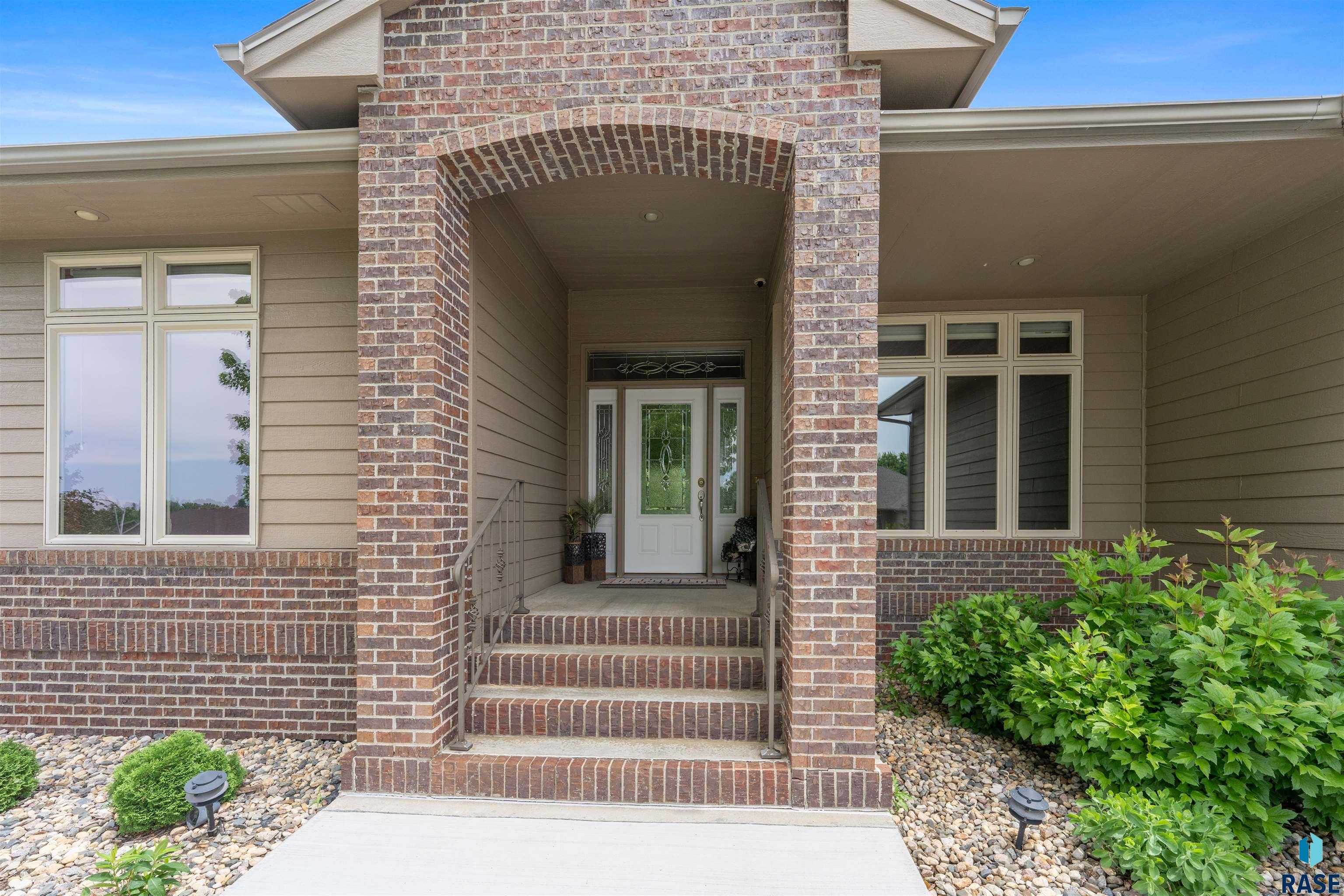 5604 Josh Wyatt Dr, Sioux Falls