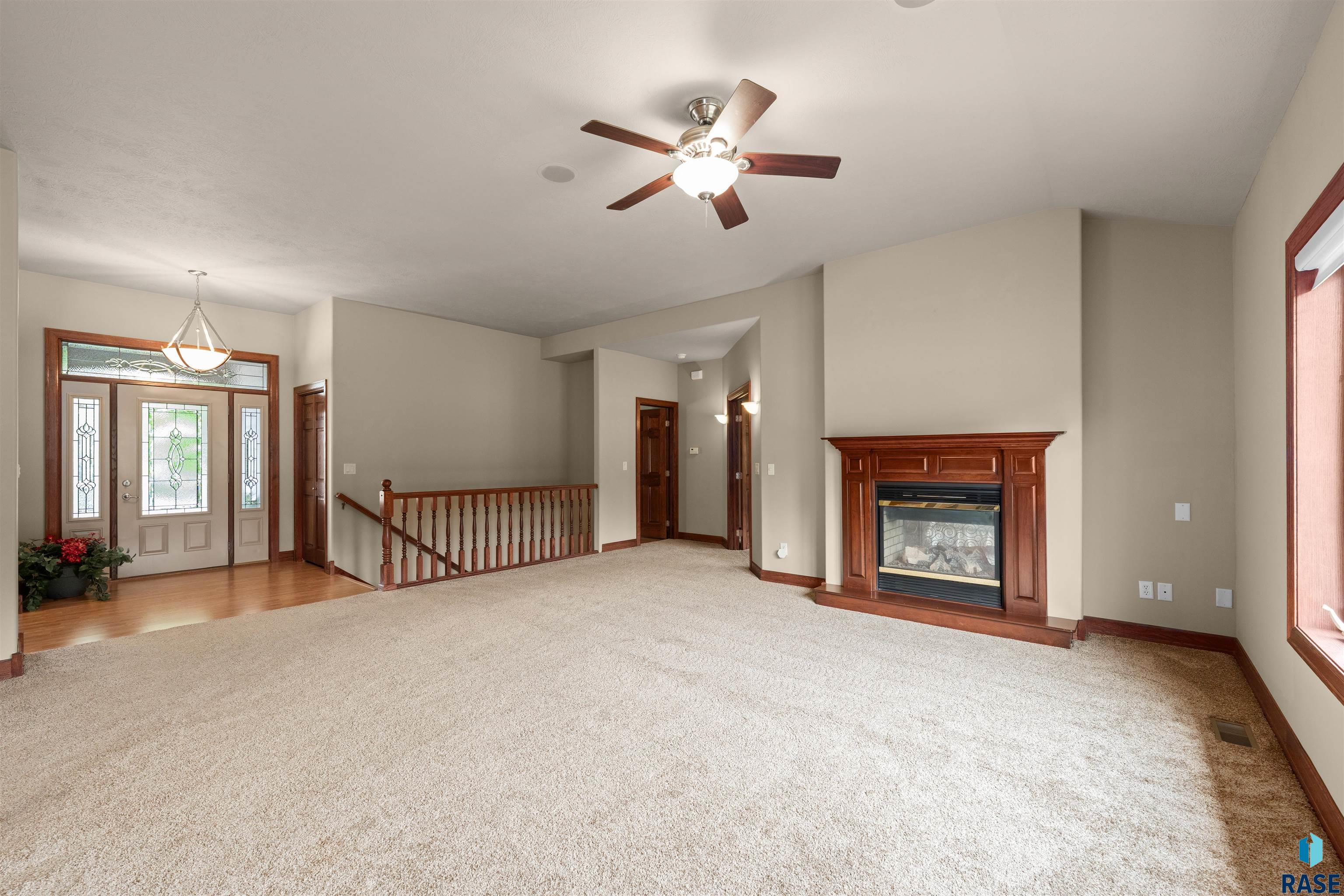 5604 Josh Wyatt Dr, Sioux Falls