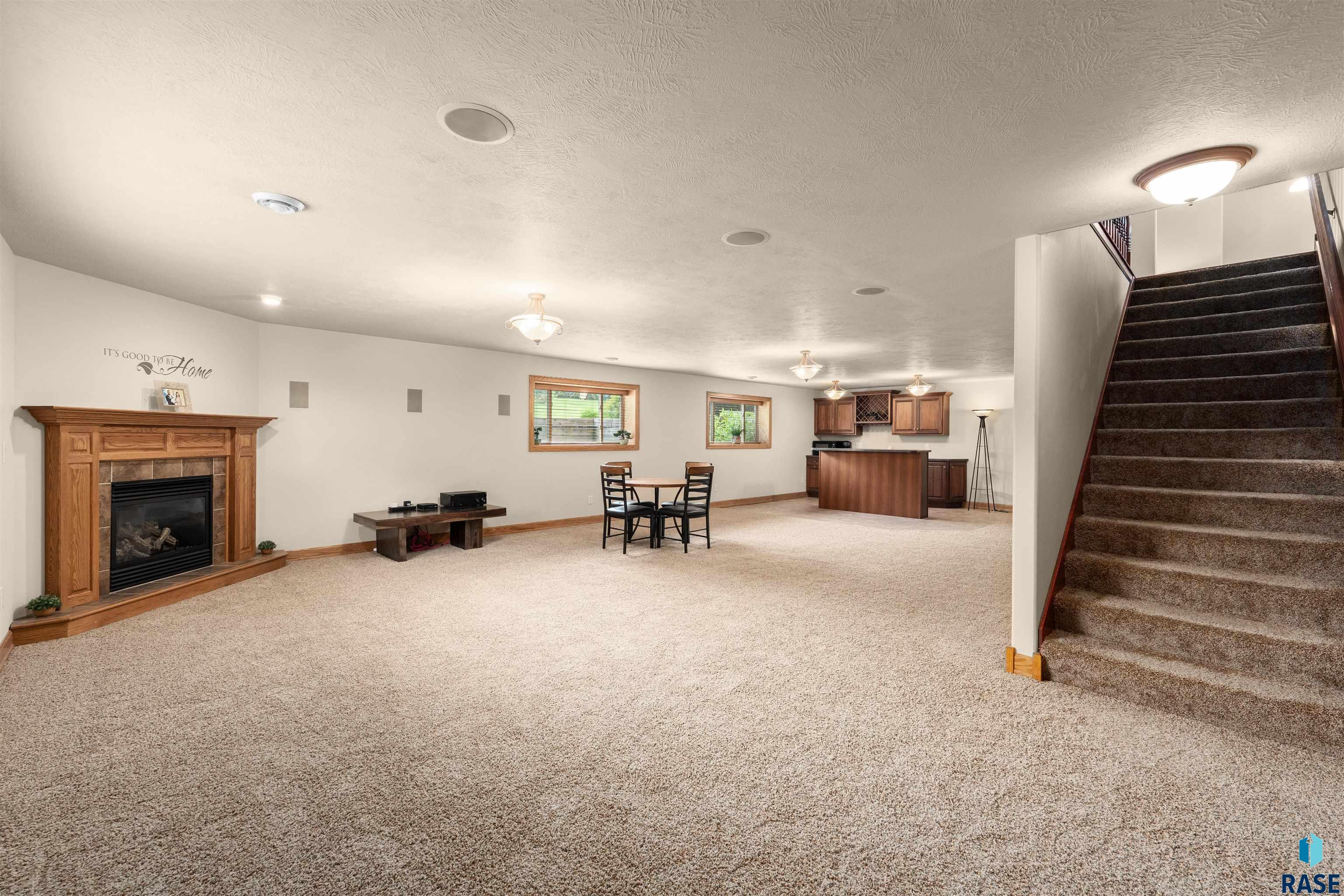 5604 Josh Wyatt Dr, Sioux Falls