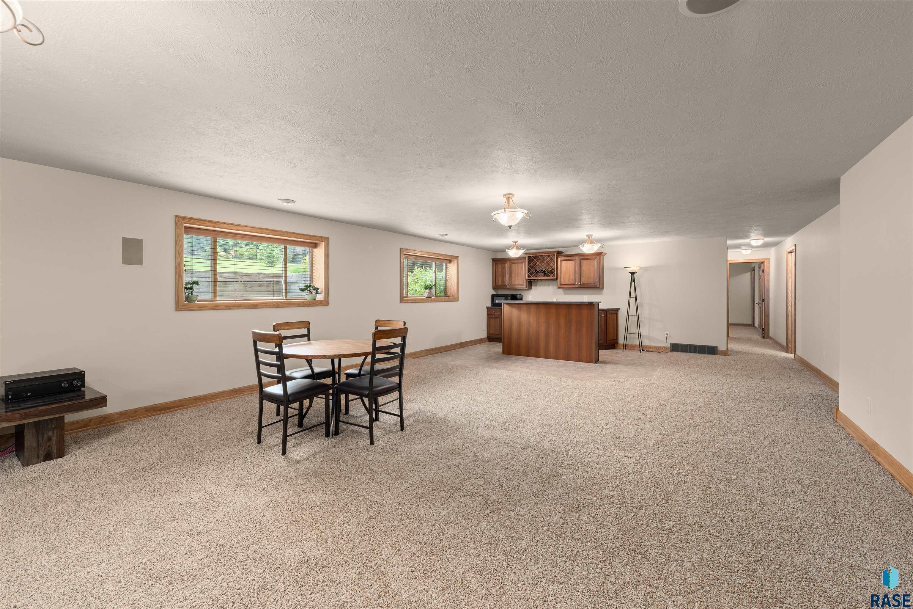5604 Josh Wyatt Dr, Sioux Falls