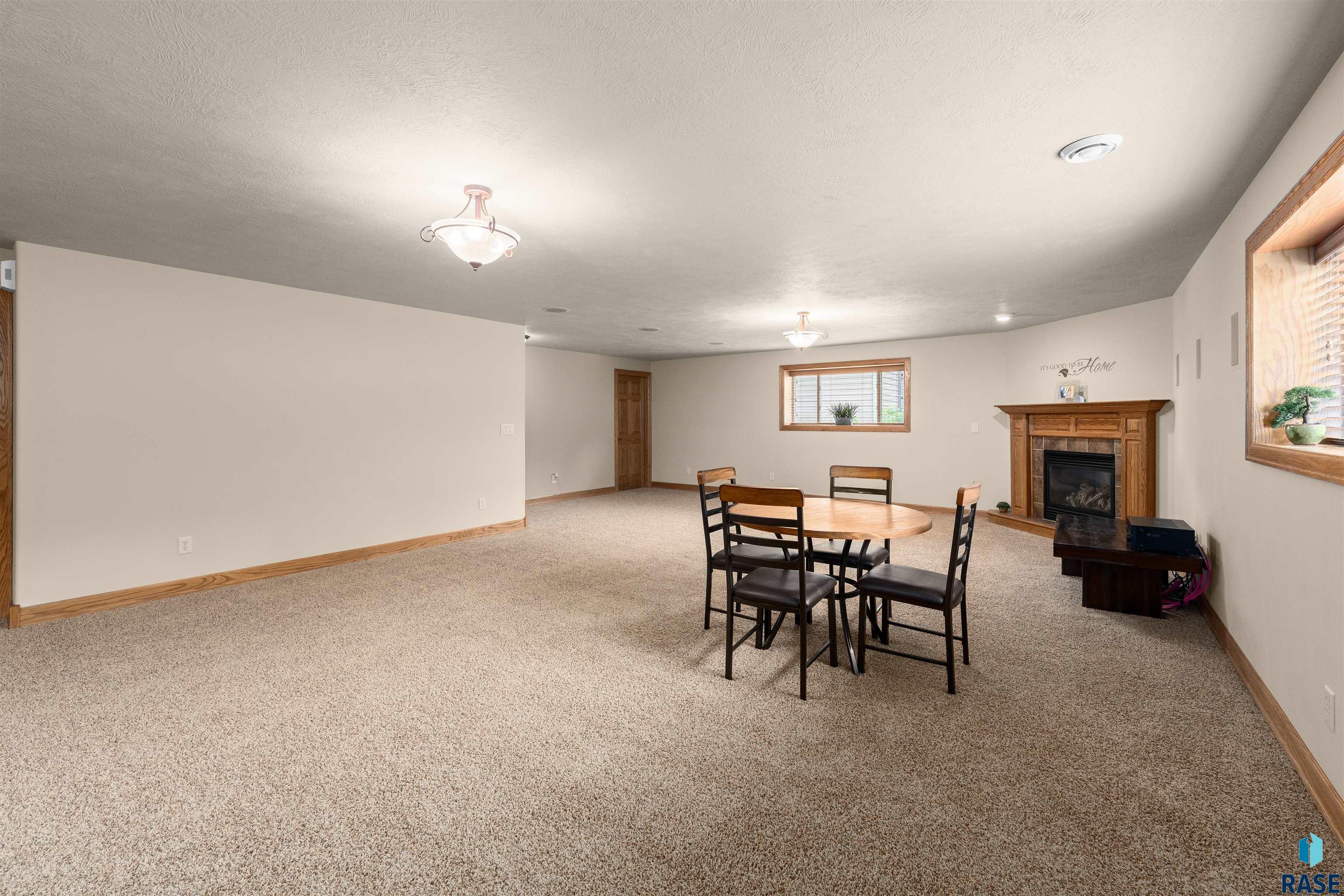 5604 Josh Wyatt Dr, Sioux Falls