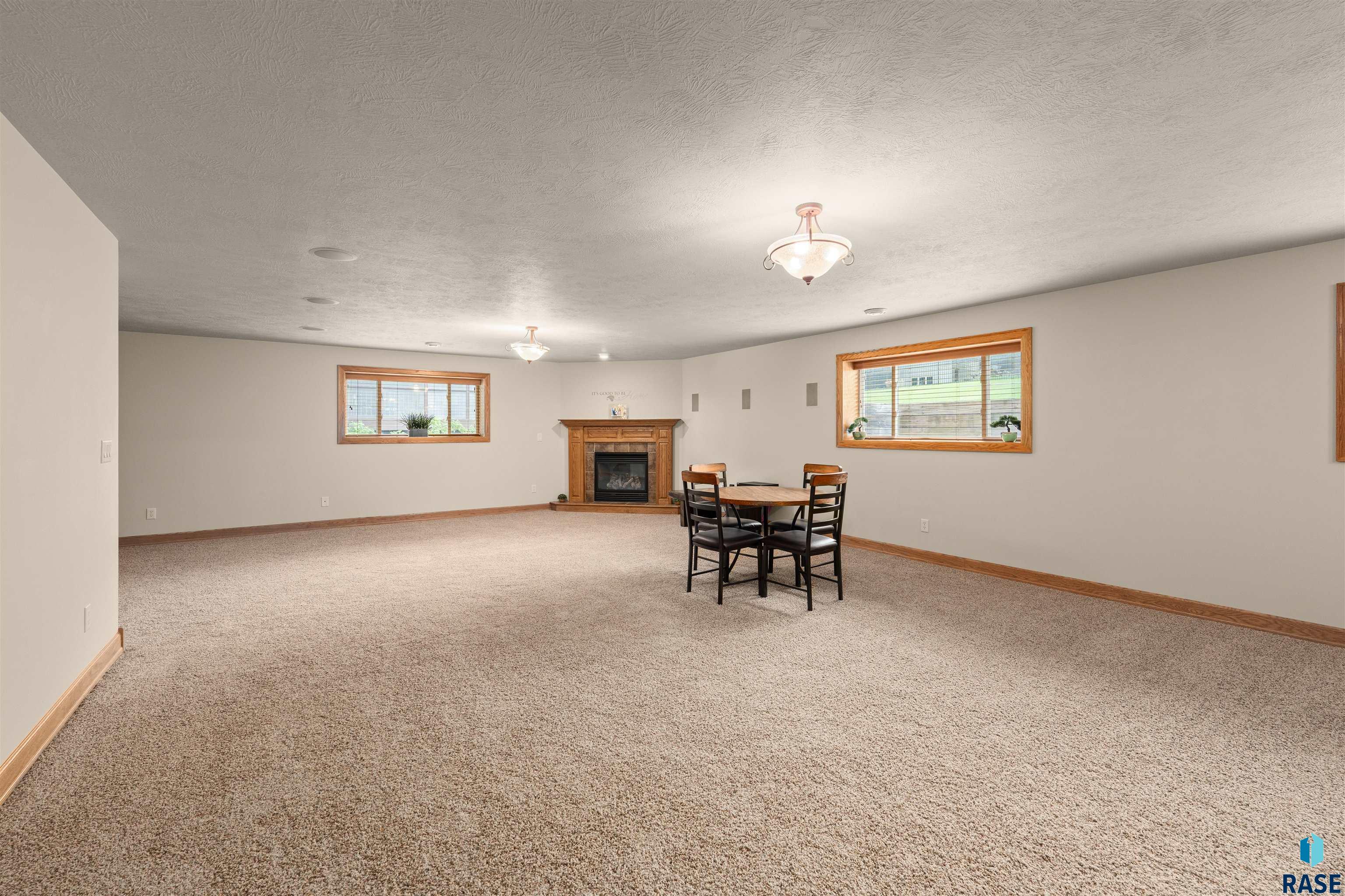 5604 Josh Wyatt Dr, Sioux Falls