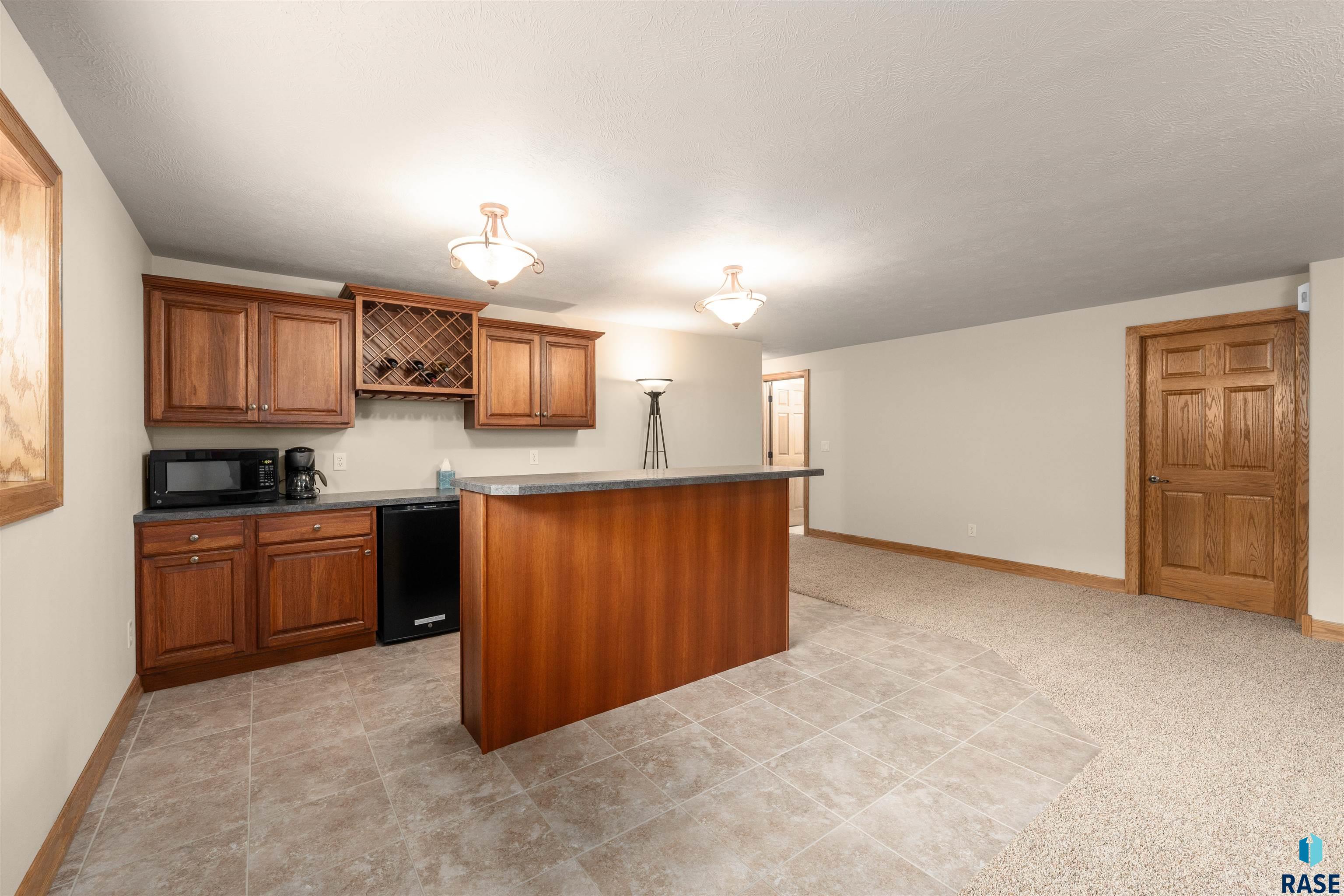 5604 Josh Wyatt Dr, Sioux Falls