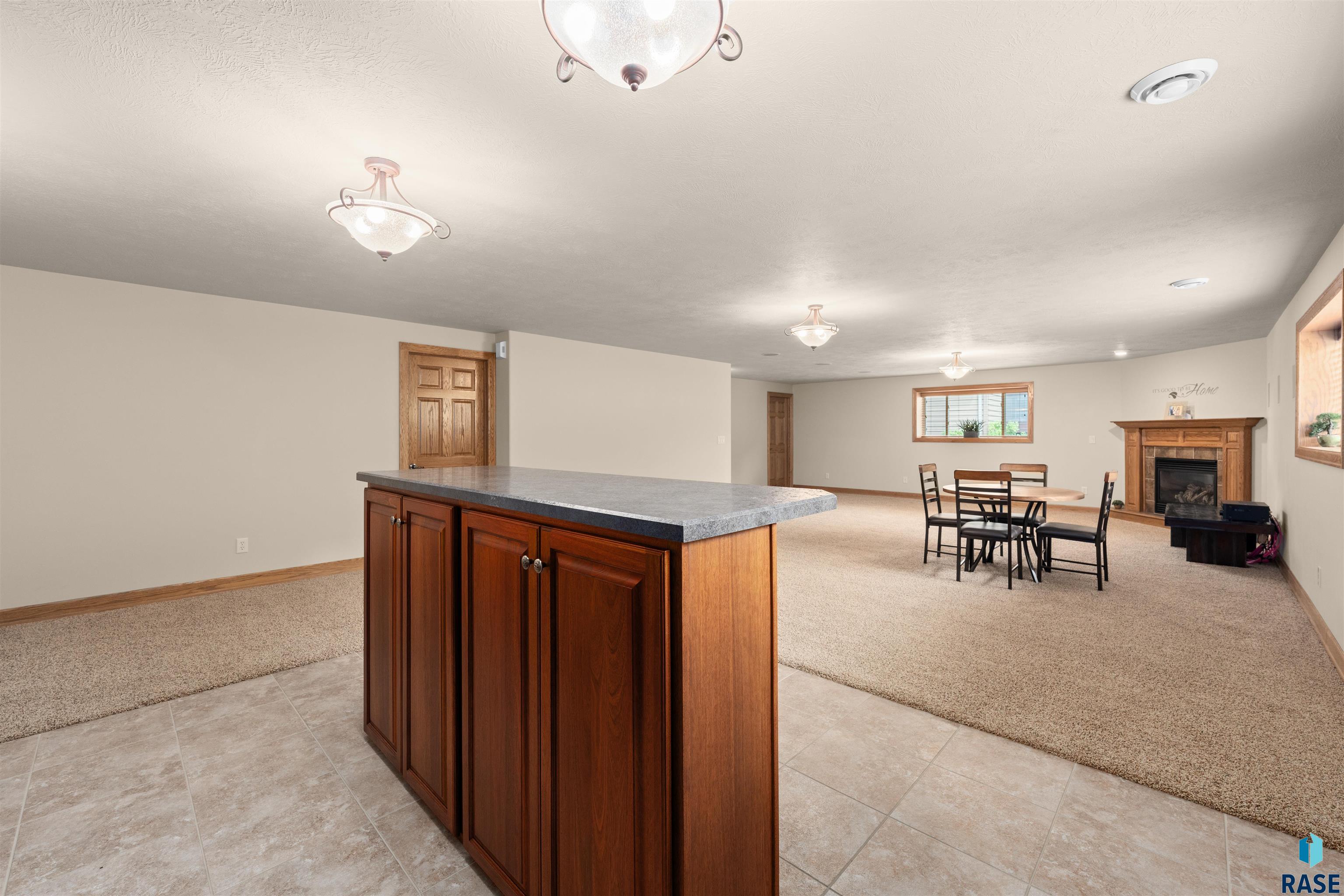 5604 Josh Wyatt Dr, Sioux Falls