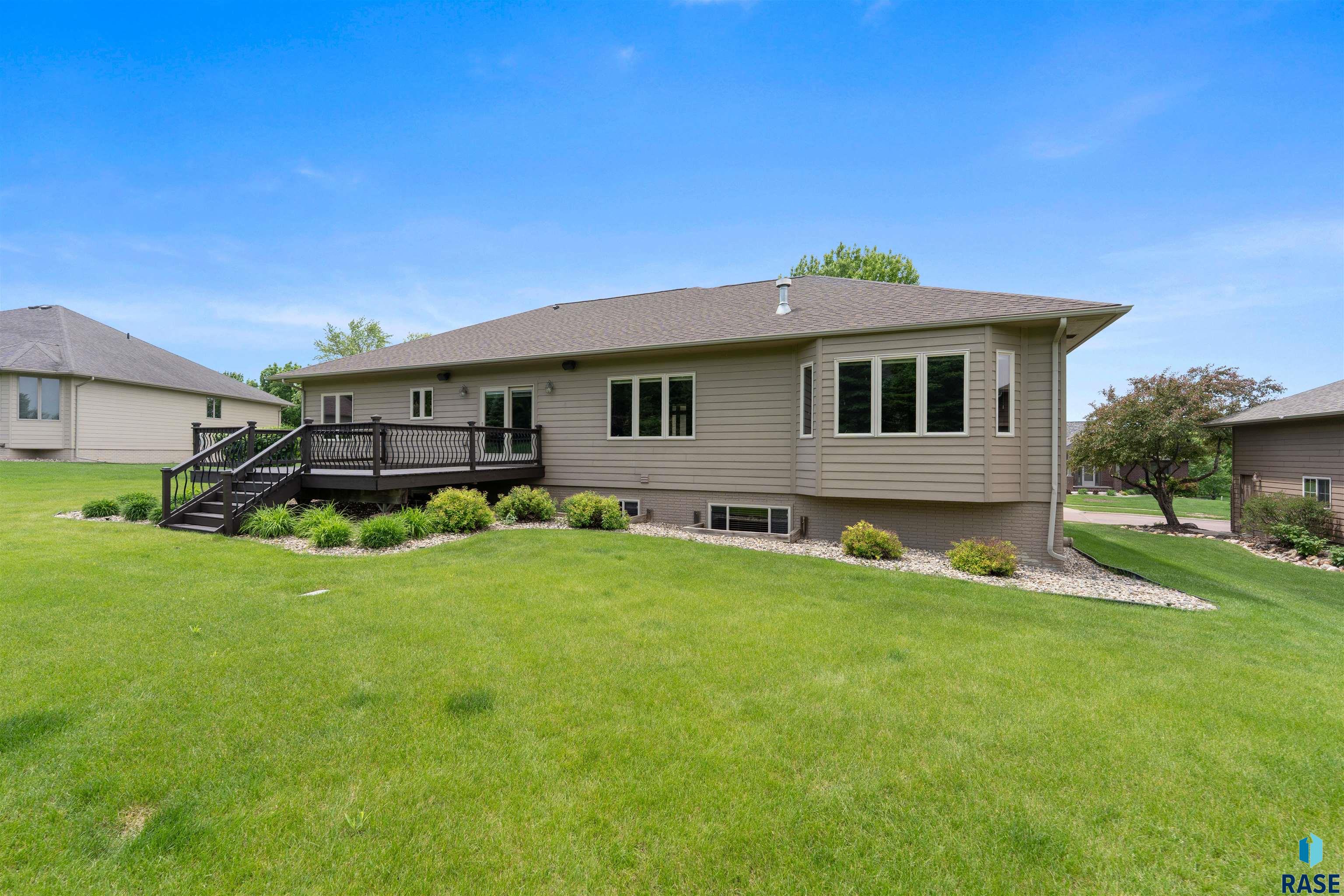 5604 Josh Wyatt Dr, Sioux Falls