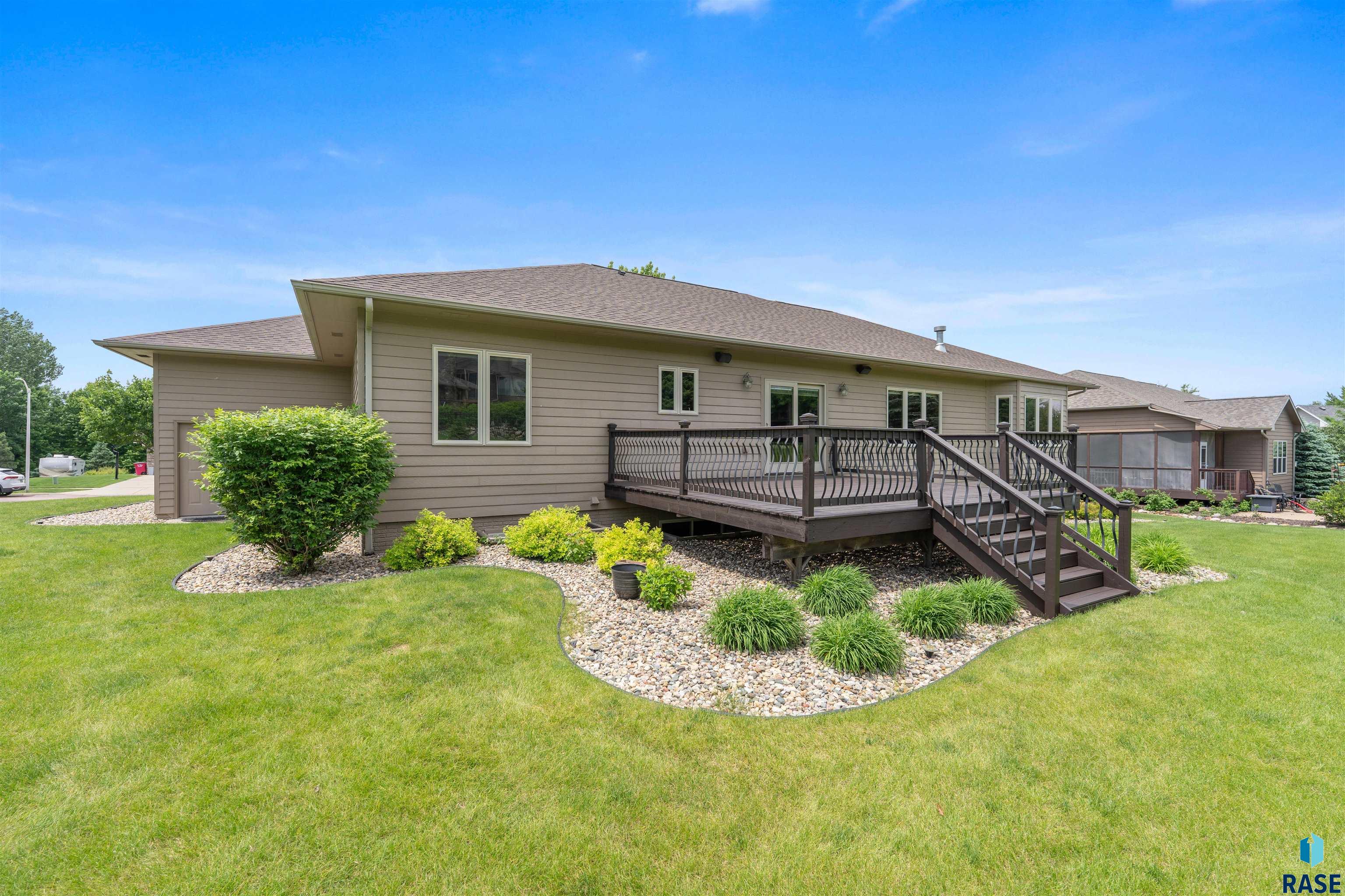 5604 Josh Wyatt Dr, Sioux Falls