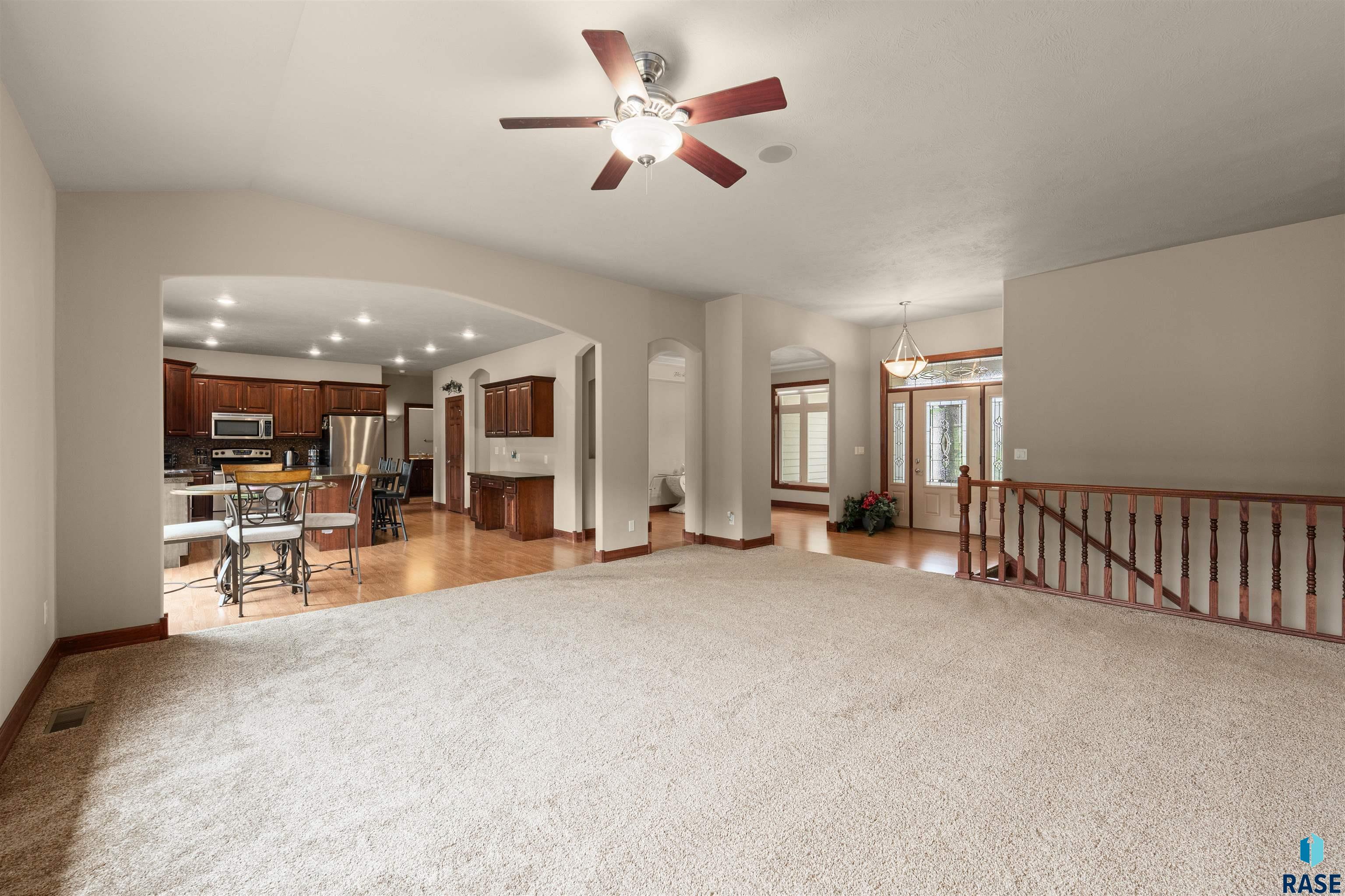 5604 Josh Wyatt Dr, Sioux Falls