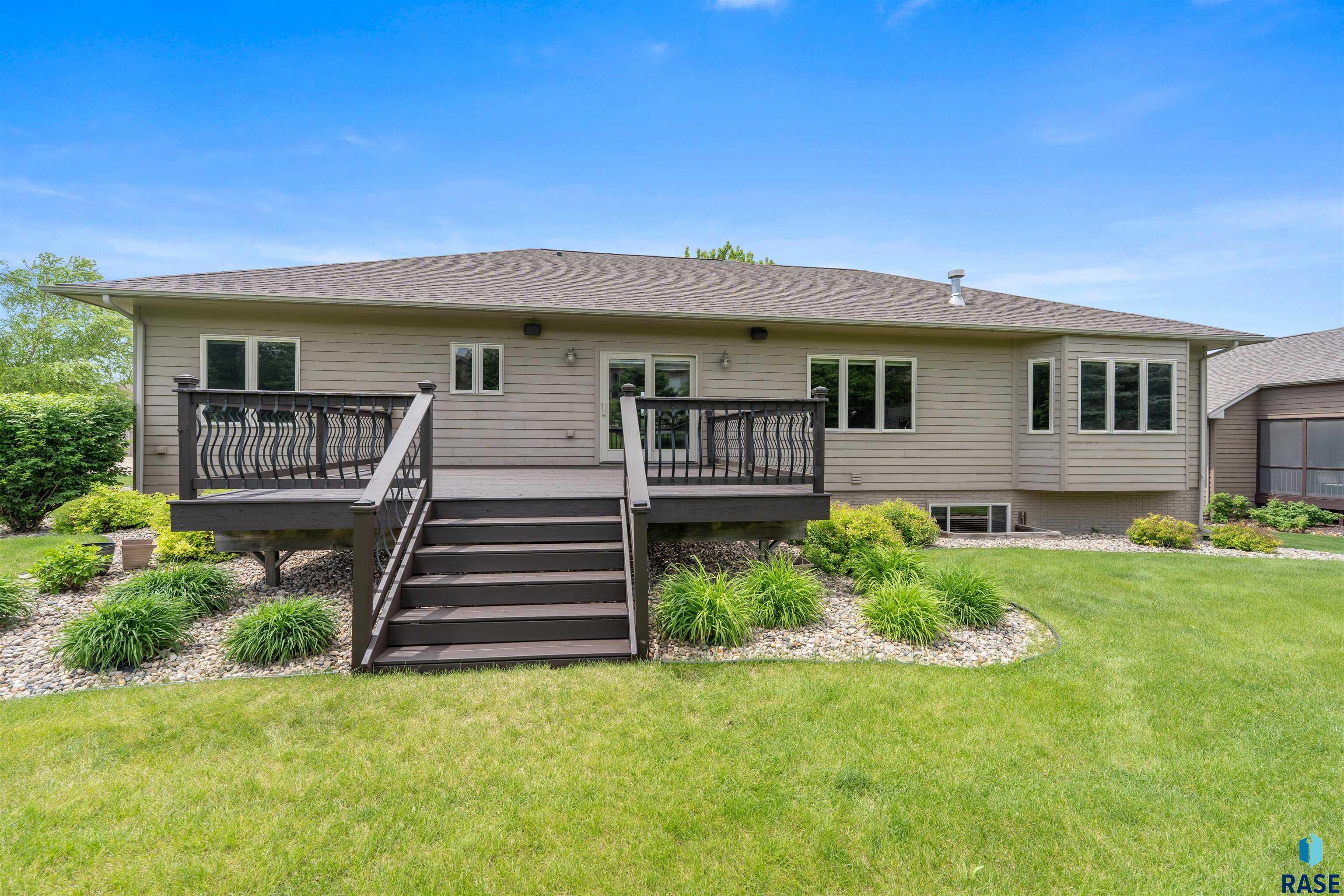 5604 Josh Wyatt Dr, Sioux Falls