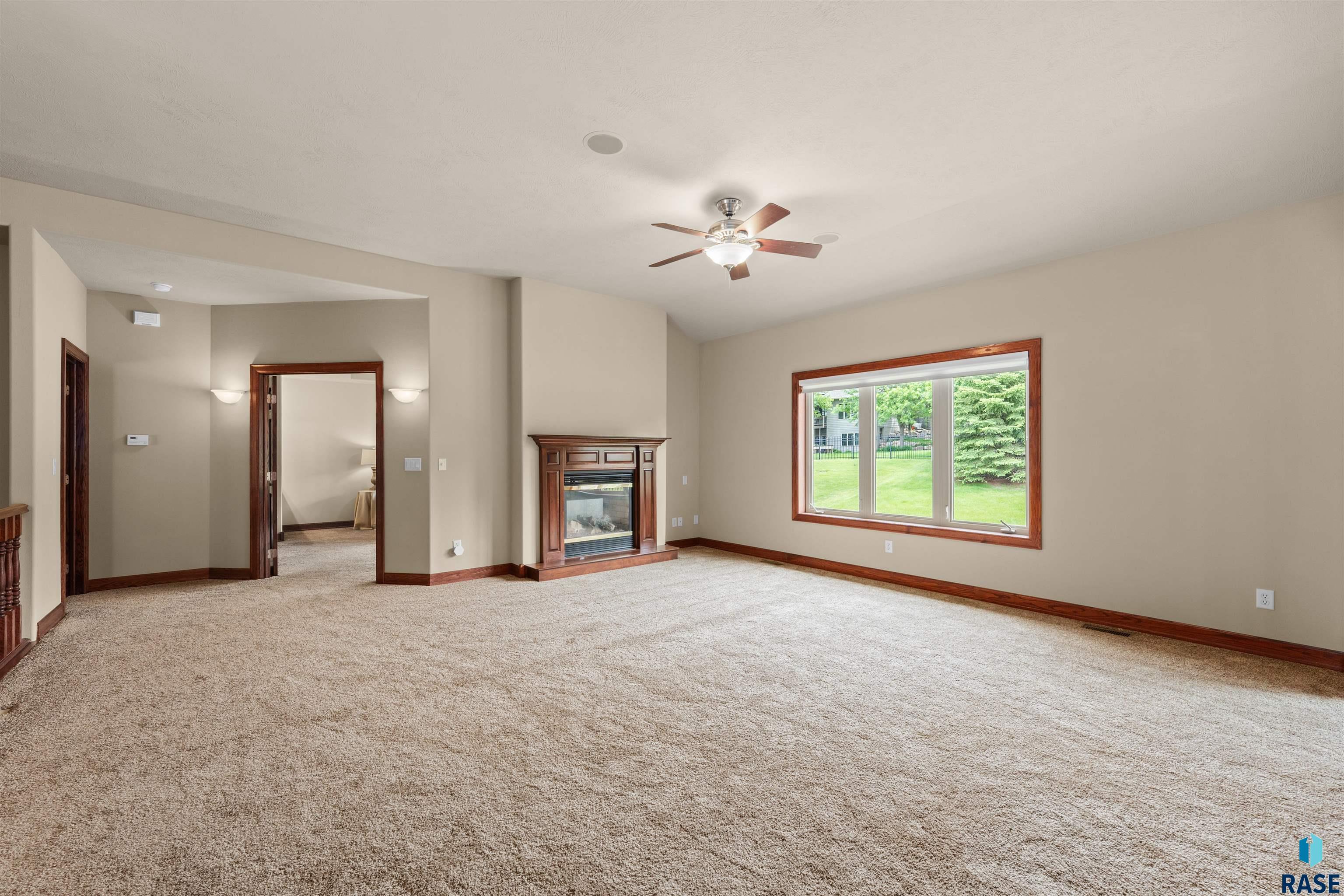 5604 Josh Wyatt Dr, Sioux Falls