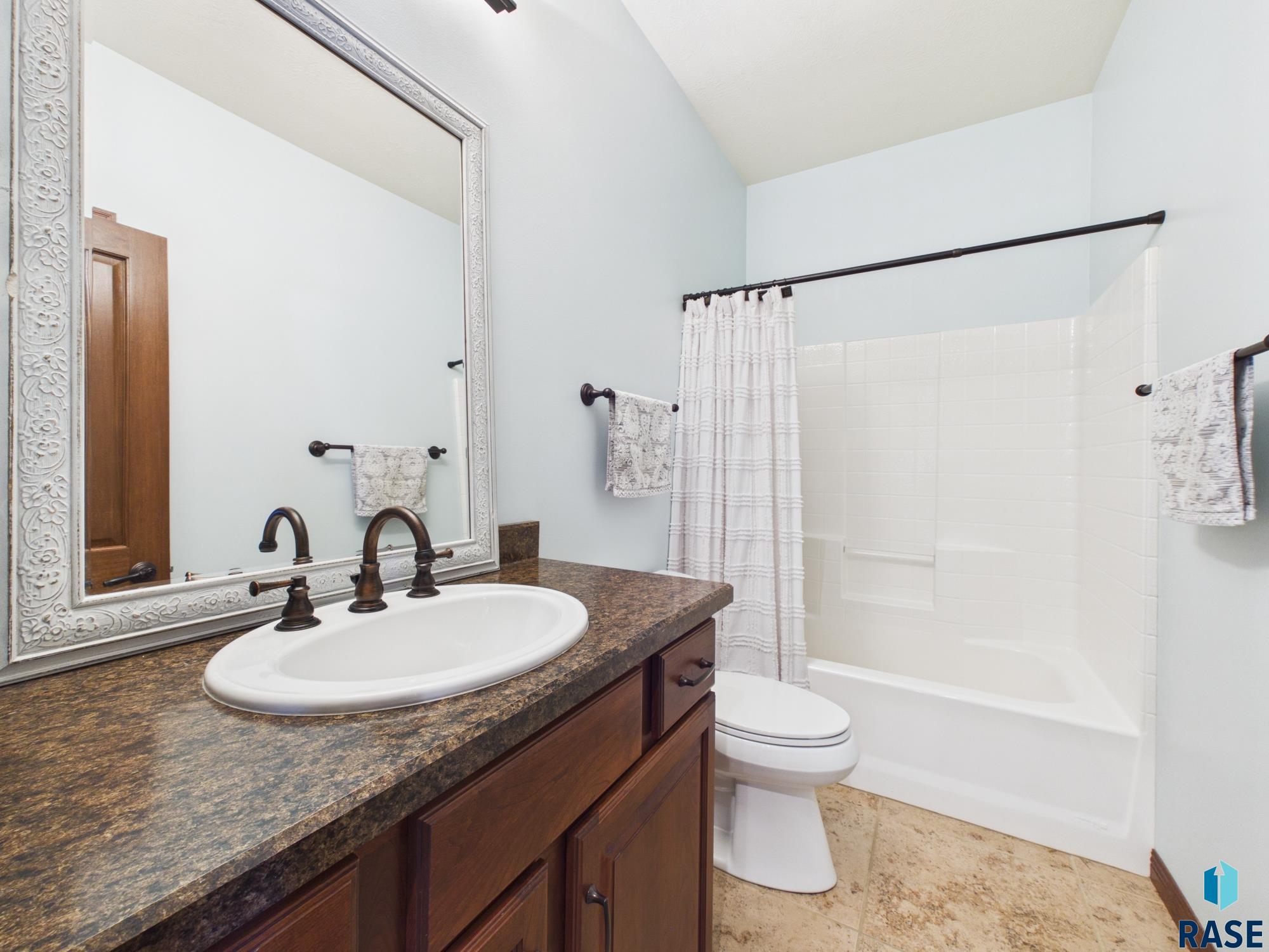 2304 Sleigh Creek Trl, Sioux Falls