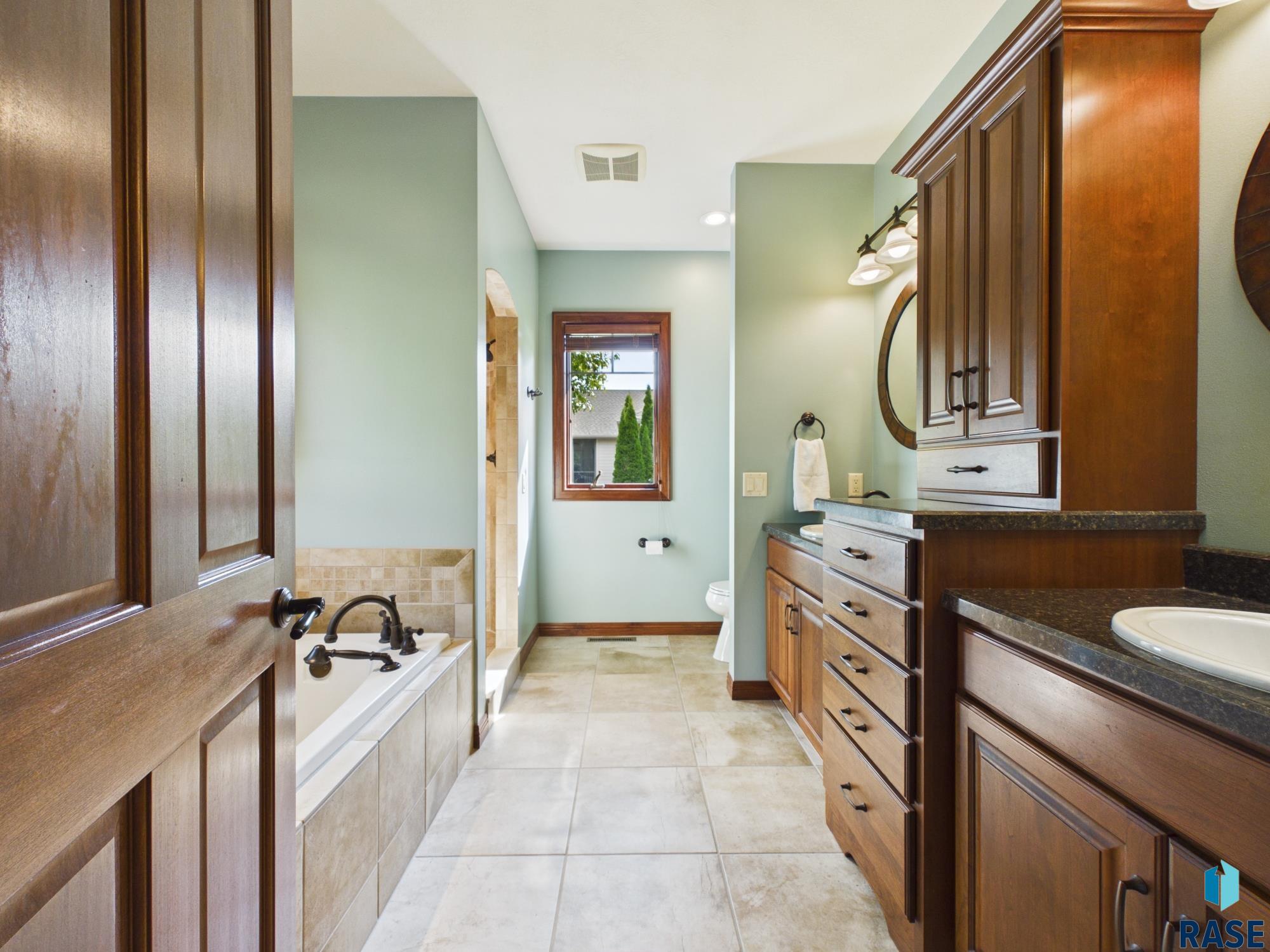 2304 Sleigh Creek Trl, Sioux Falls