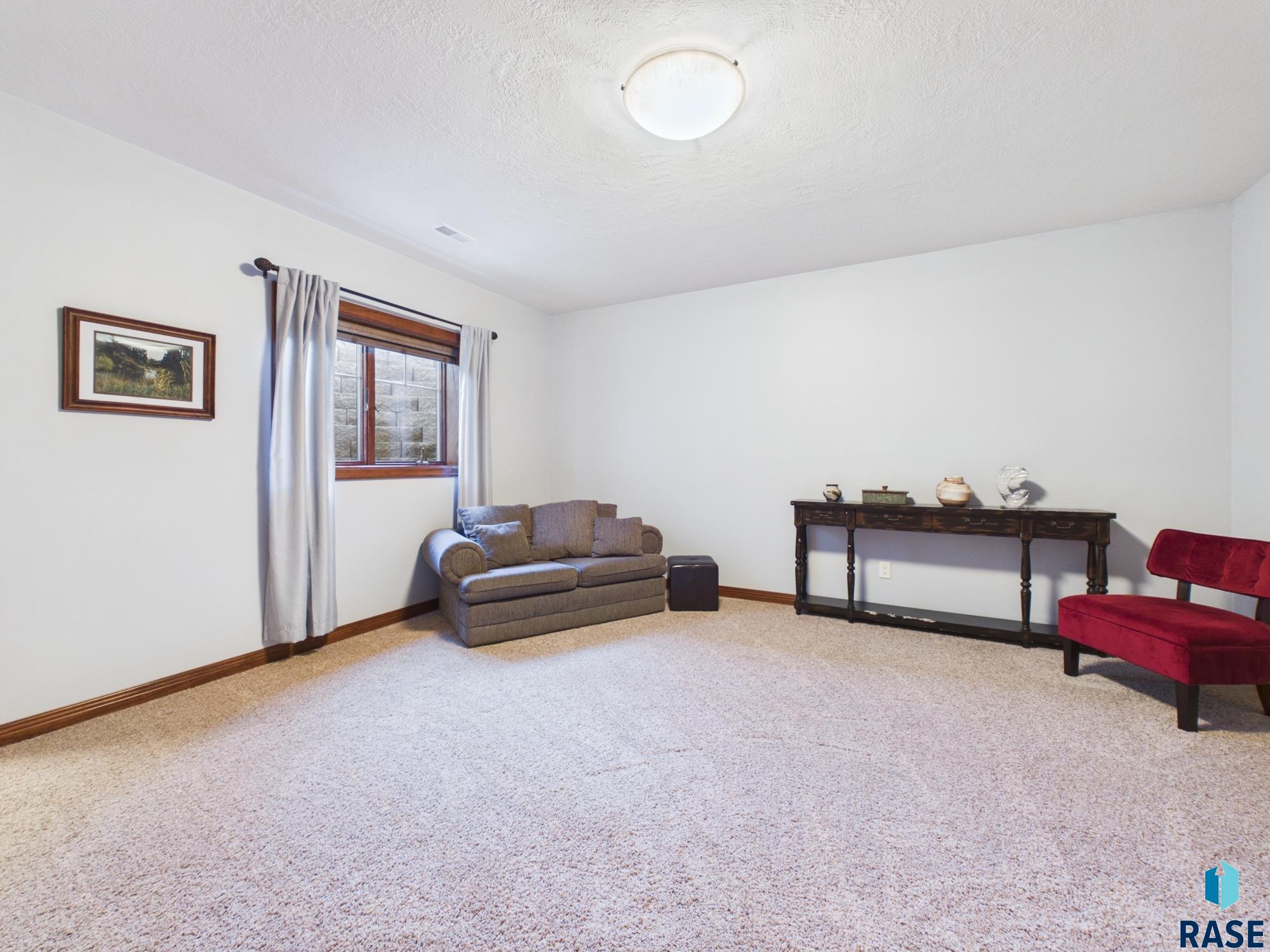 2304 Sleigh Creek Trl, Sioux Falls