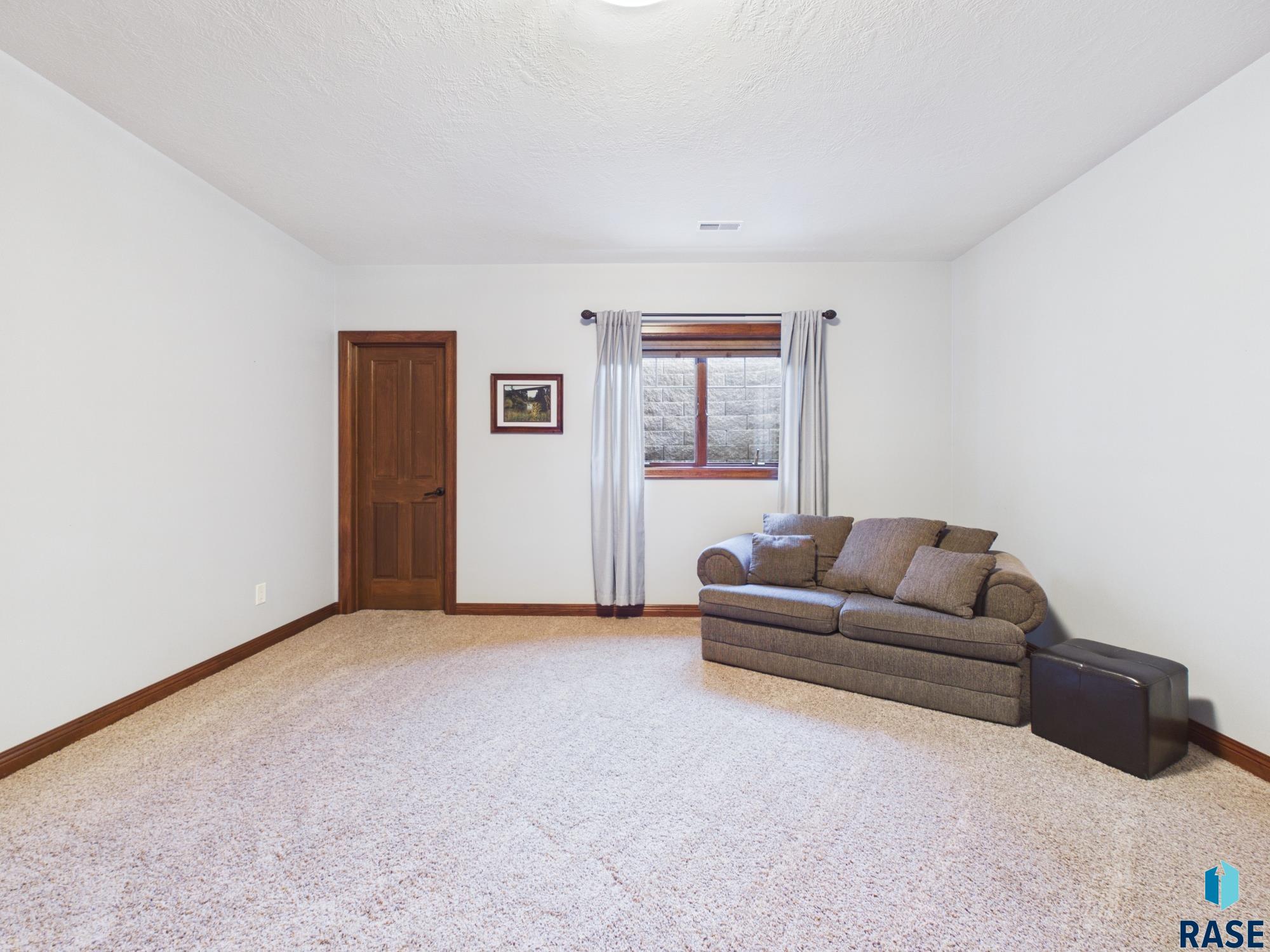 2304 Sleigh Creek Trl, Sioux Falls