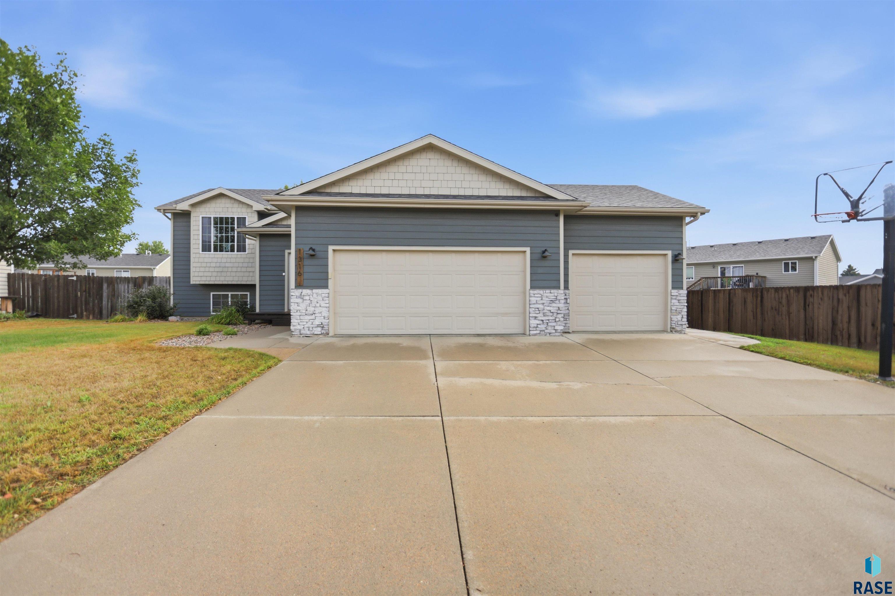 1316 W Creekside Dr, Brandon