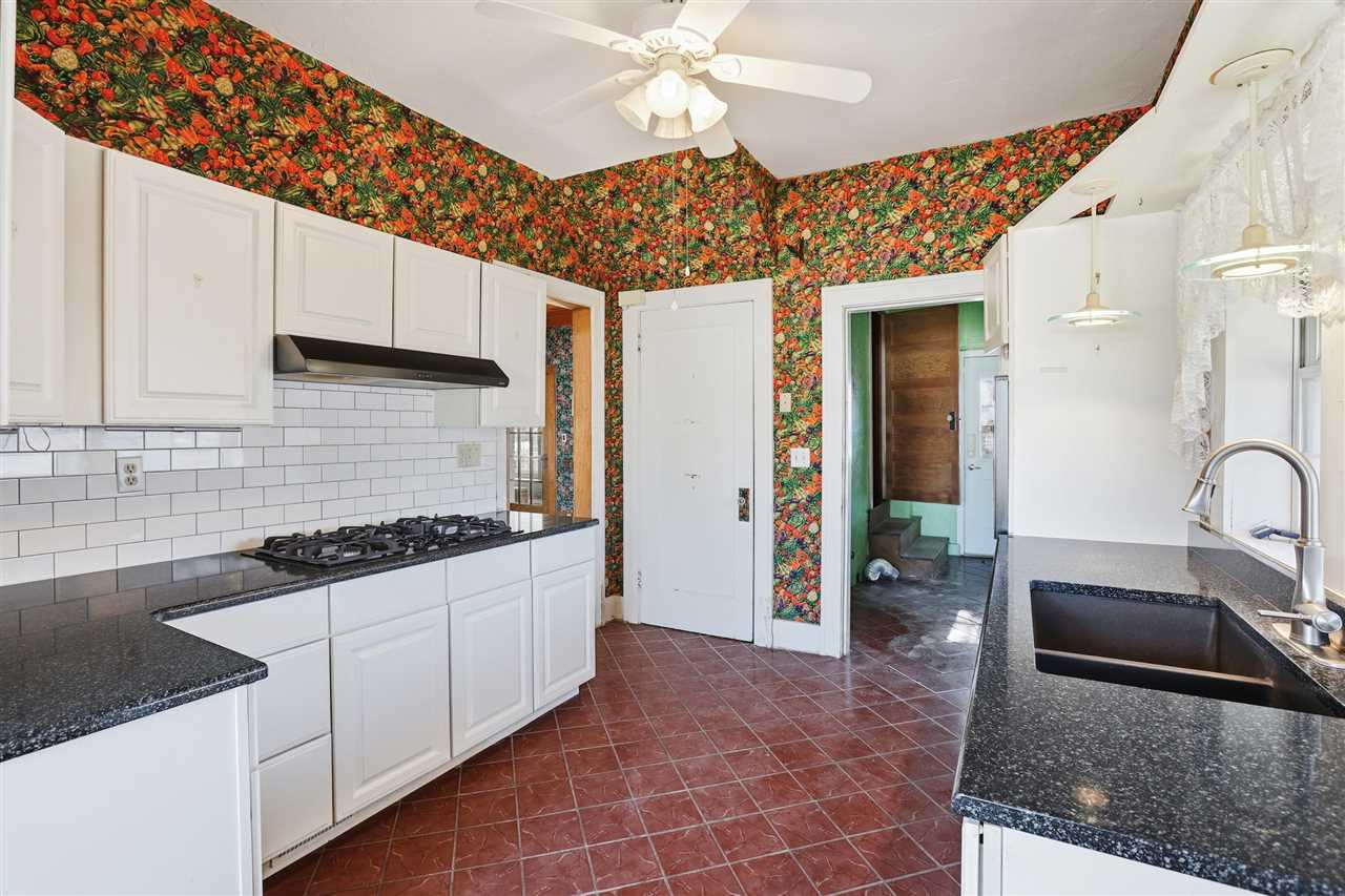 Listing Carousel Slide