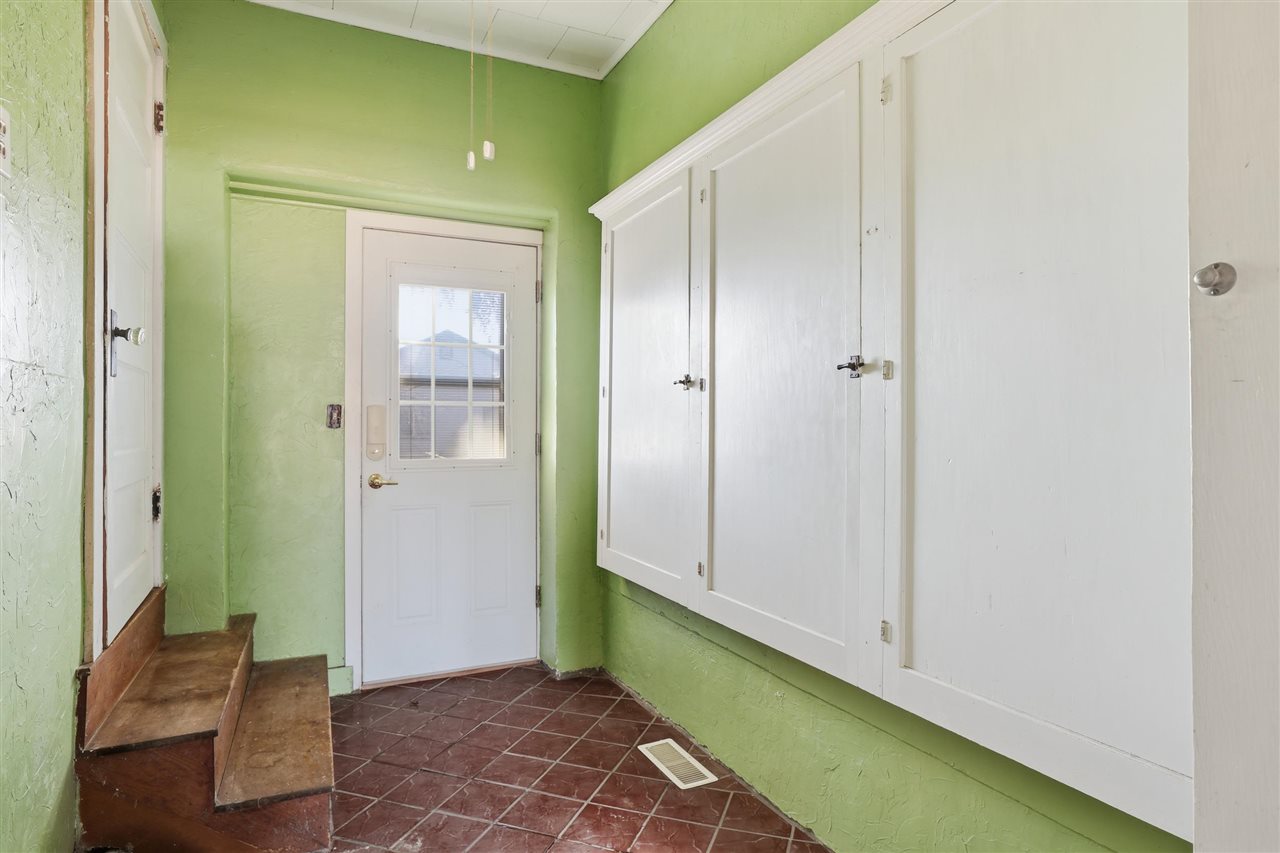 Listing Carousel Slide