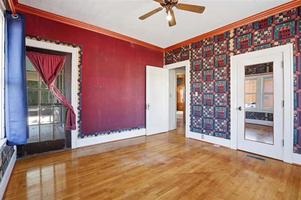 Listing Carousel Slide