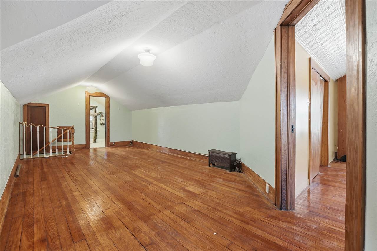 Listing Carousel Slide