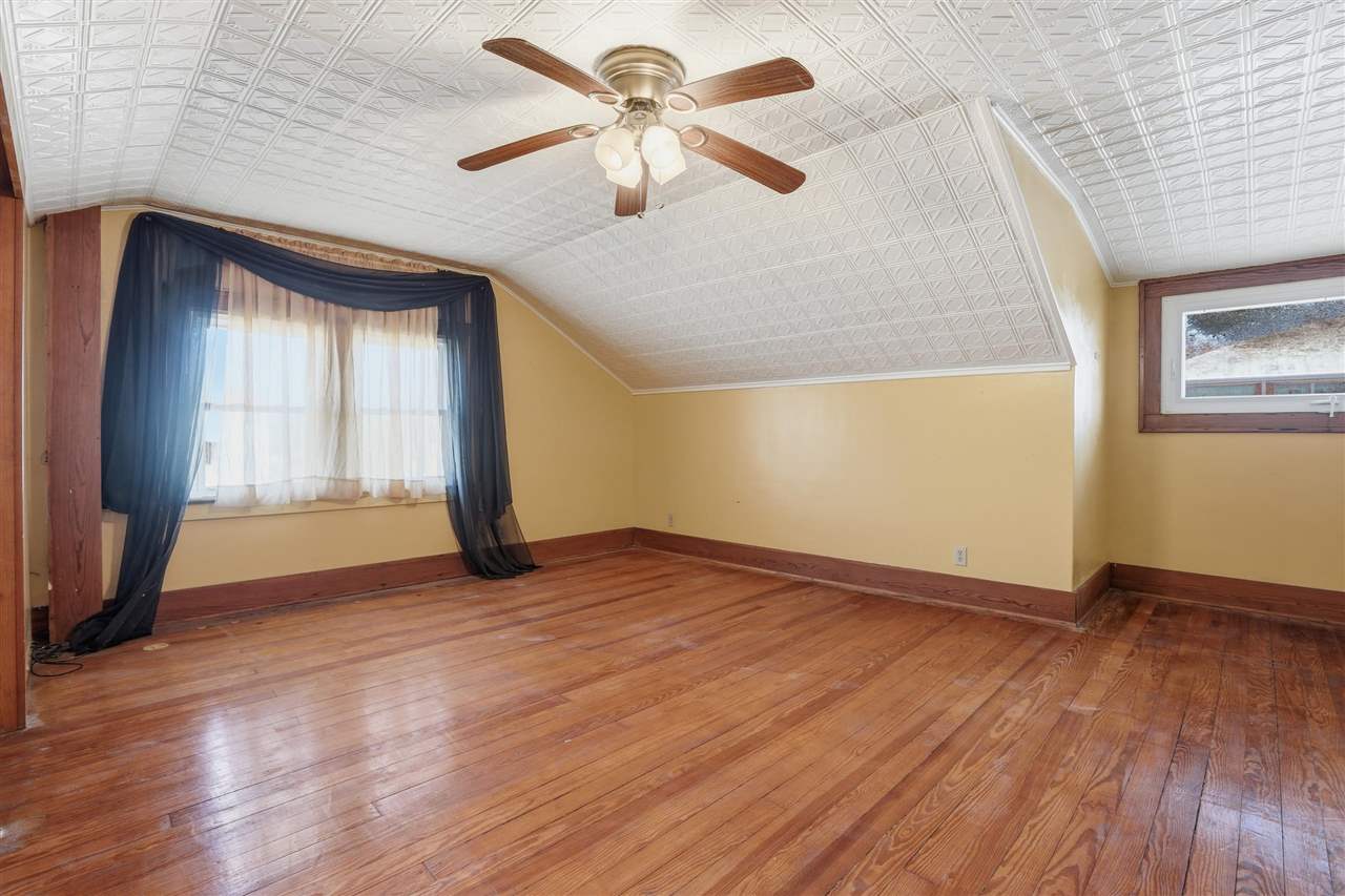 Listing Carousel Slide