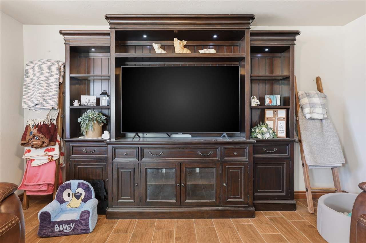 Listing Carousel Slide