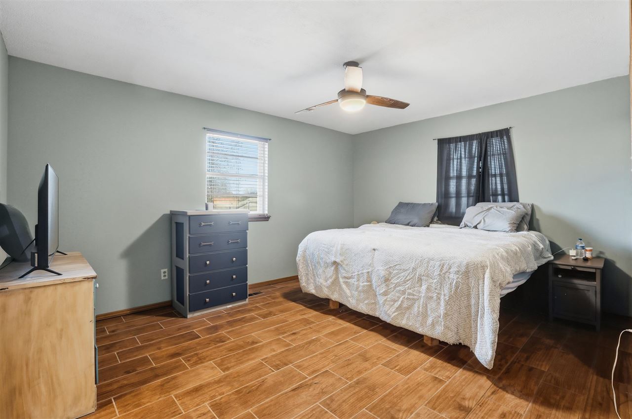 Listing Carousel Slide