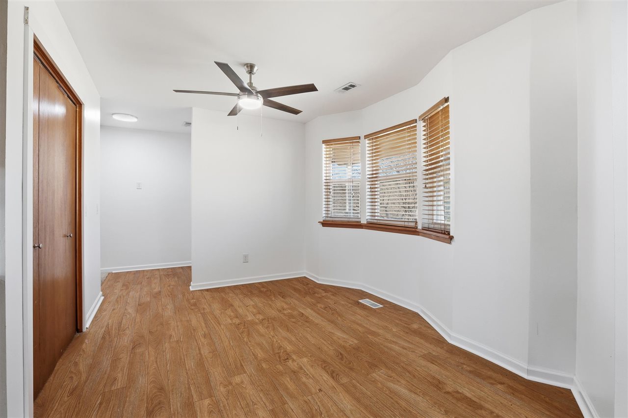 Listing Carousel Slide