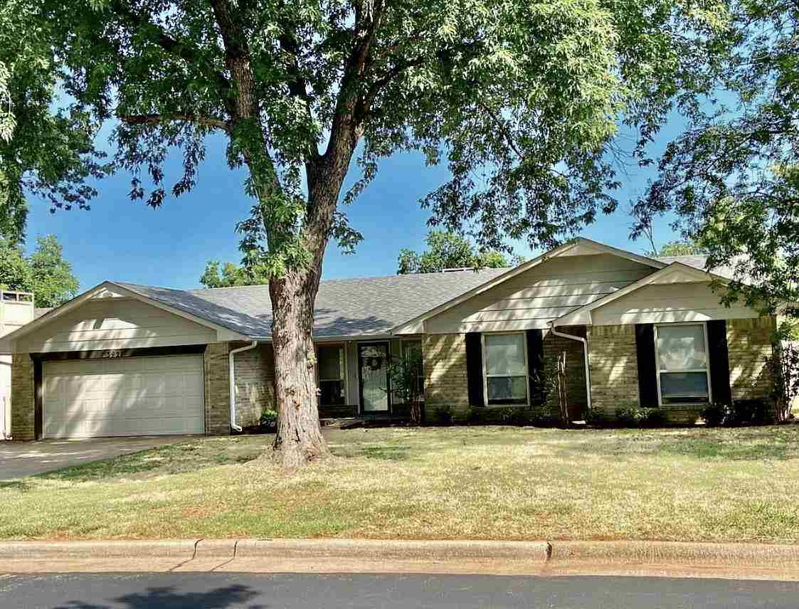 3921 W Yorkshire Drive