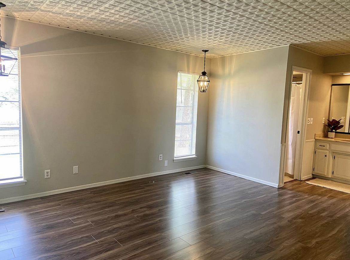 3921 W Yorkshire Drive