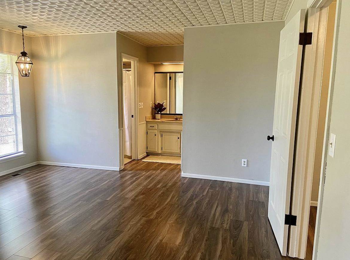 3921 W Yorkshire Drive