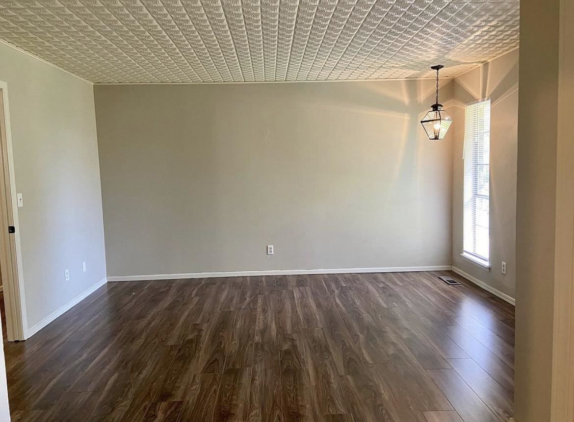 3921 W Yorkshire Drive