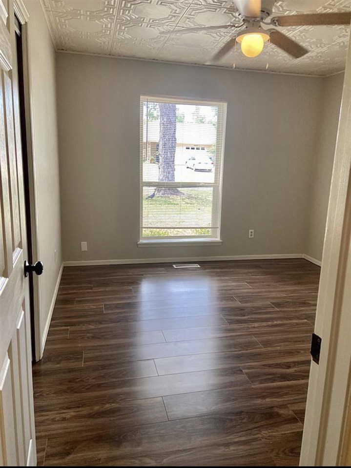 3921 W Yorkshire Drive