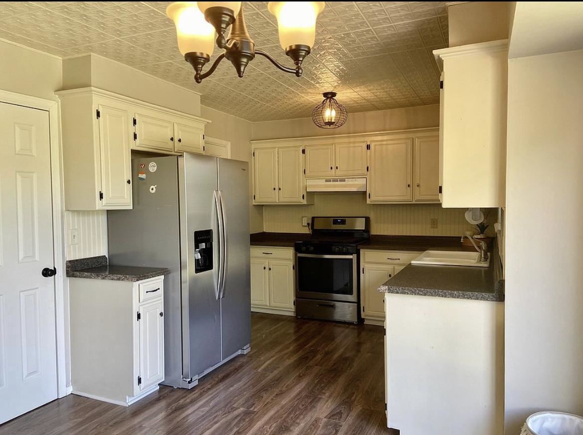 3921 W Yorkshire Drive