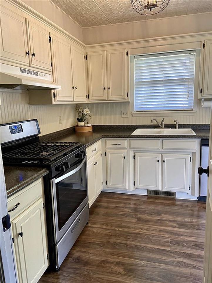 3921 W Yorkshire Drive