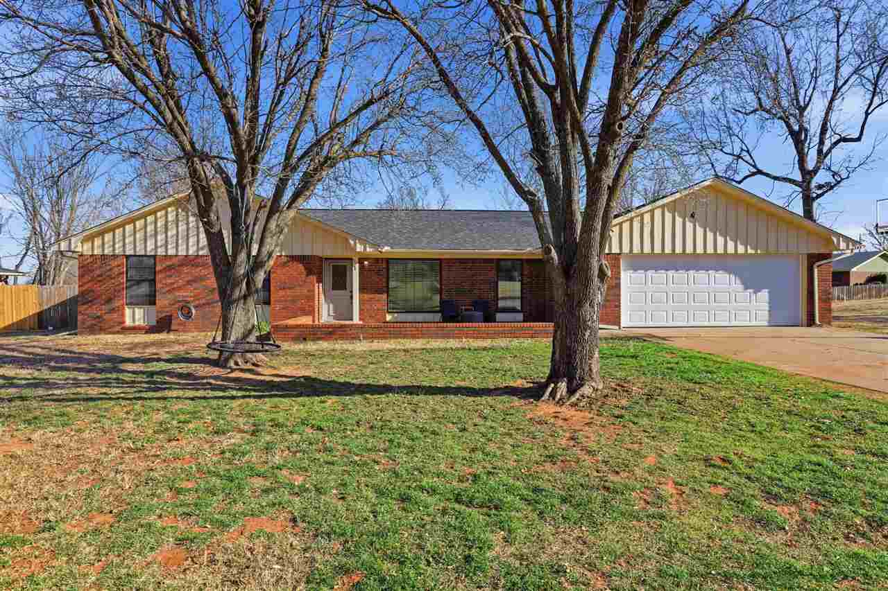 4902 W Country Club Drive