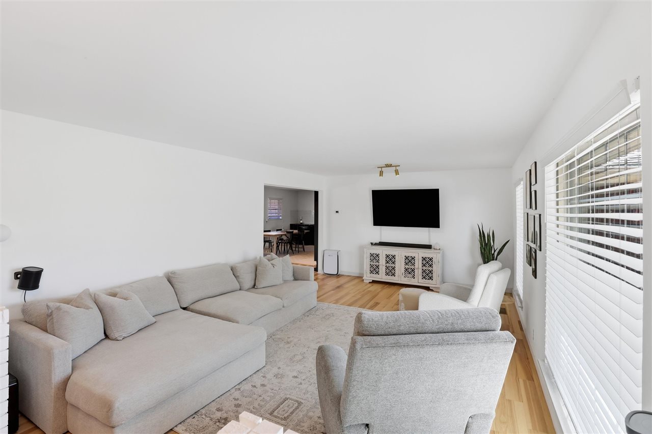 4902 W Country Club Drive