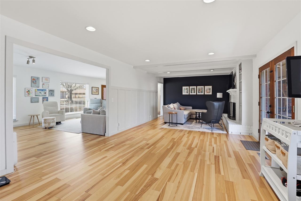 4902 W Country Club Drive