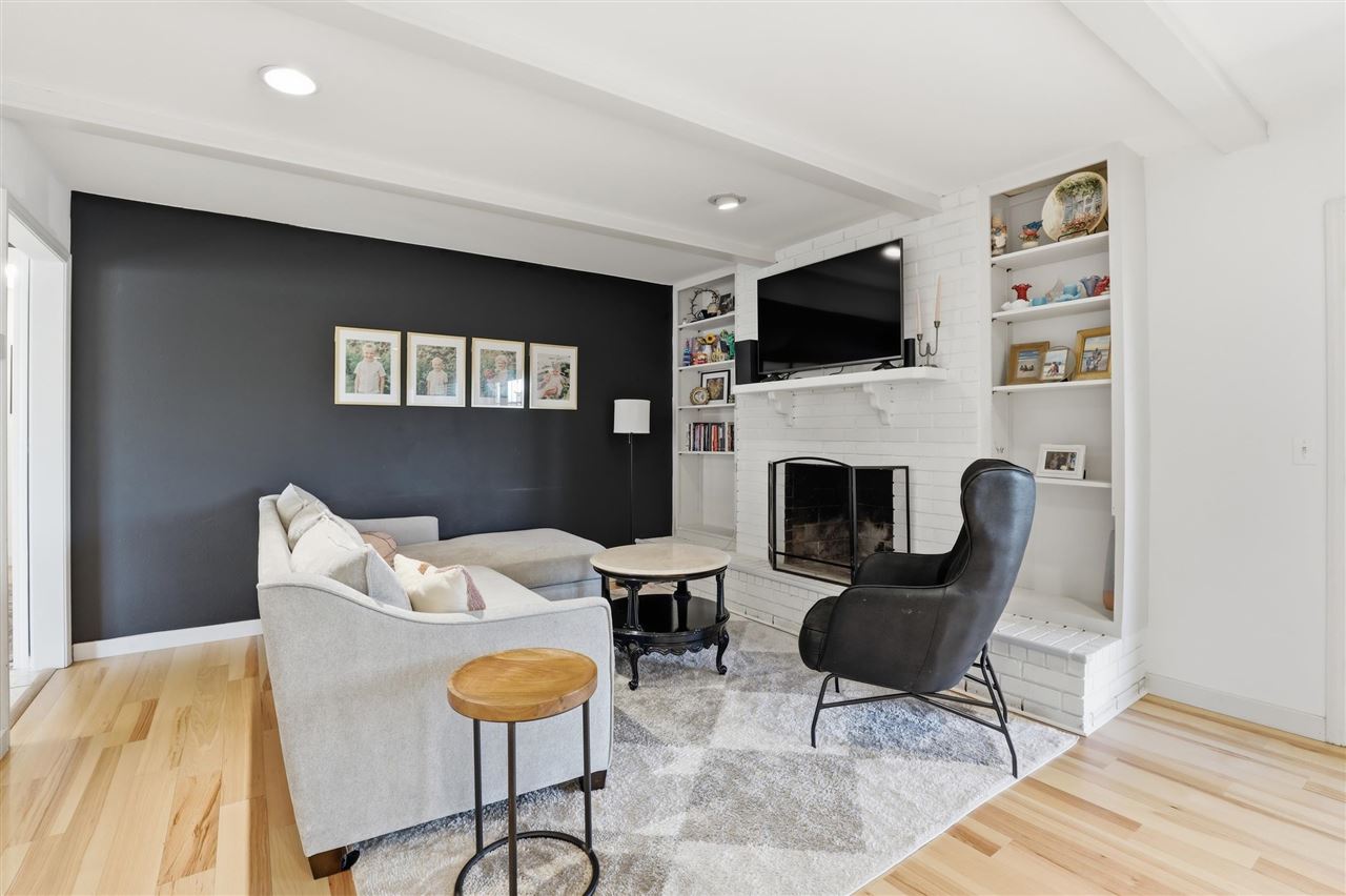 4902 W Country Club Drive