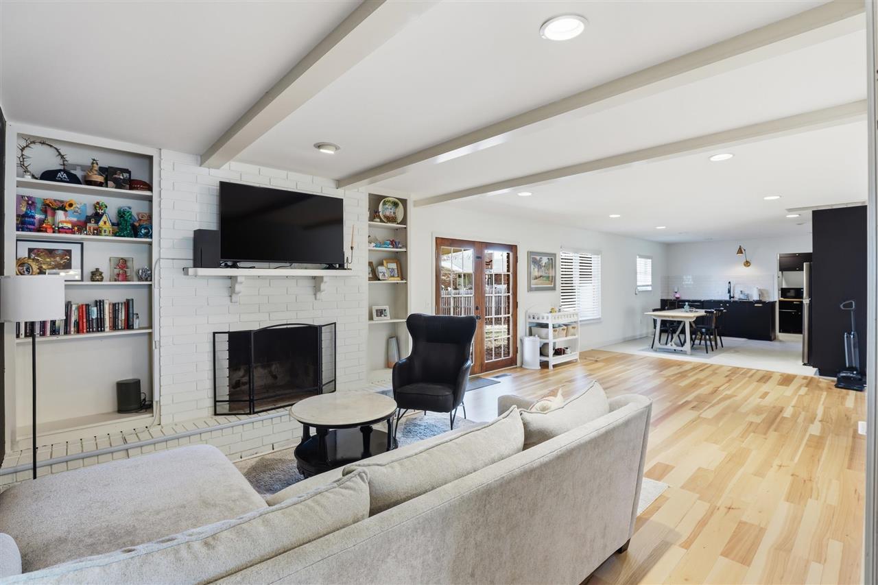 4902 W Country Club Drive