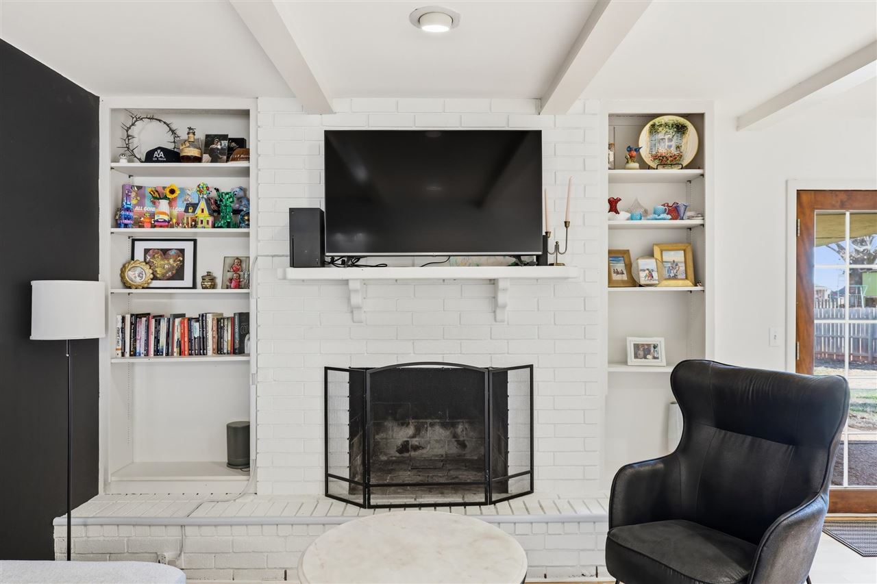 4902 W Country Club Drive