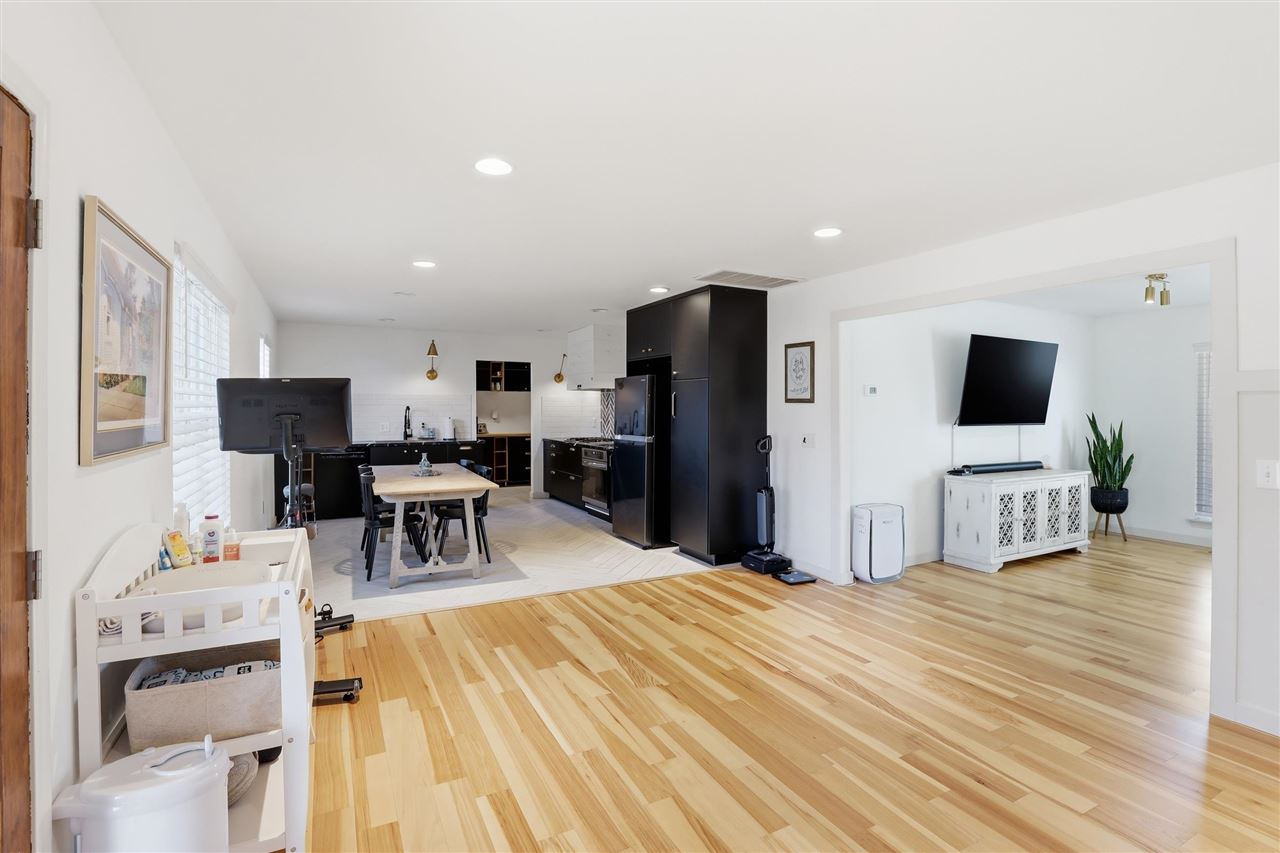 4902 W Country Club Drive