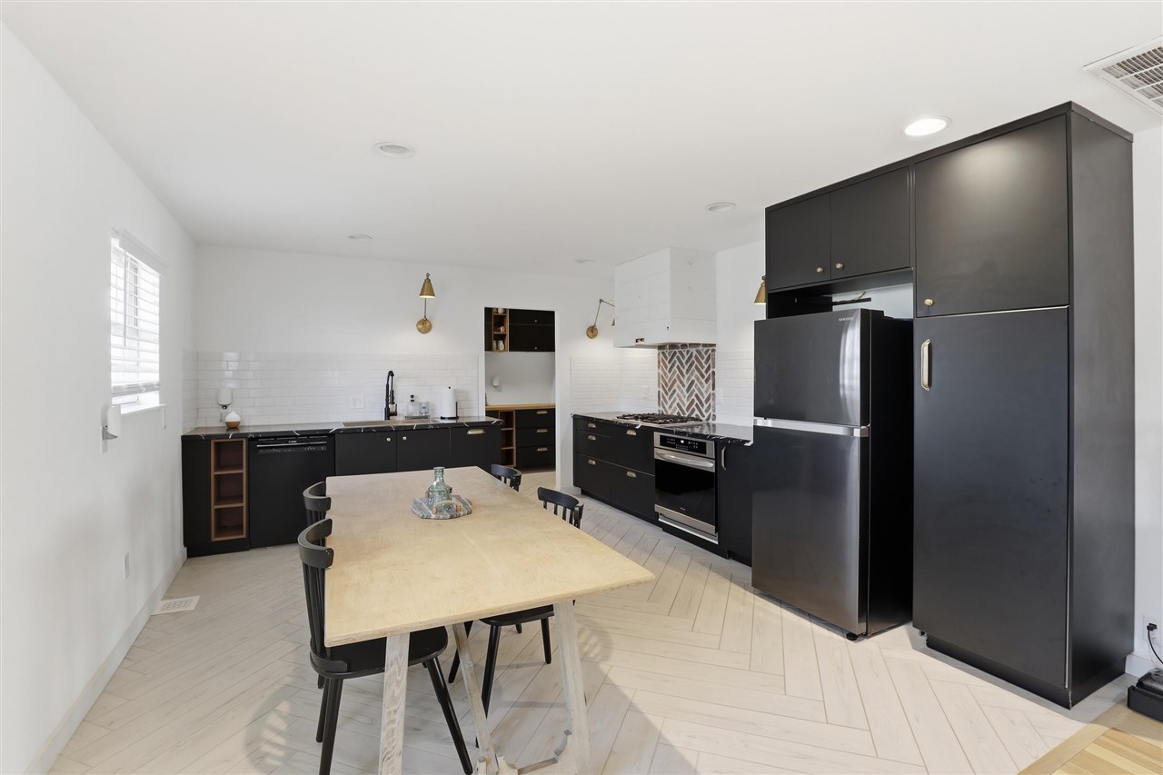 4902 W Country Club Drive