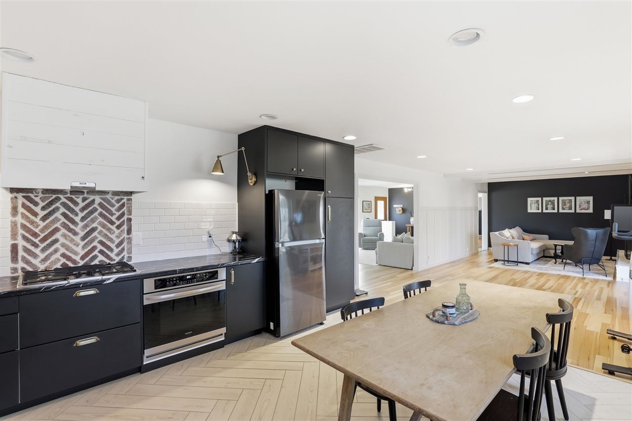 4902 W Country Club Drive