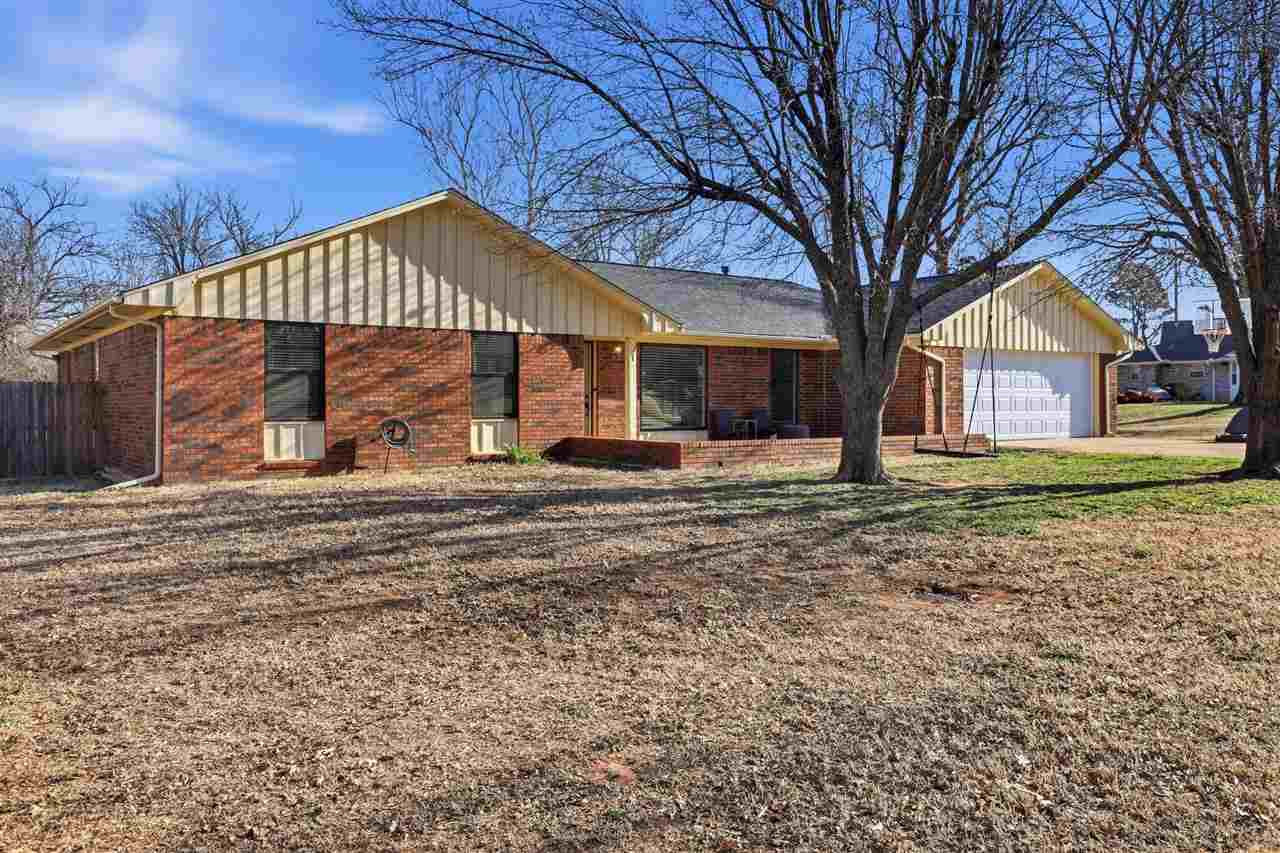 4902 W Country Club Drive