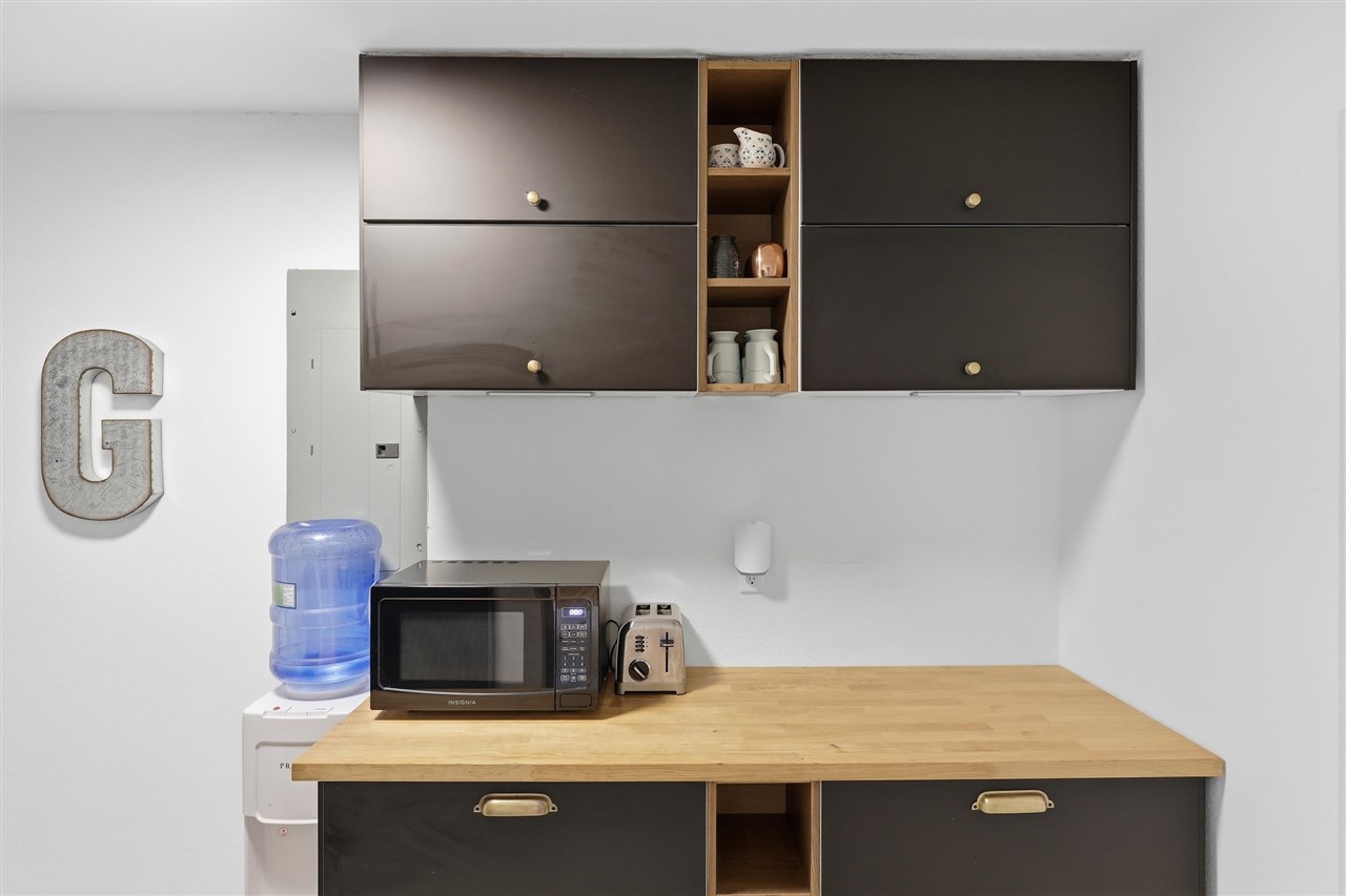 4902 W Country Club Drive