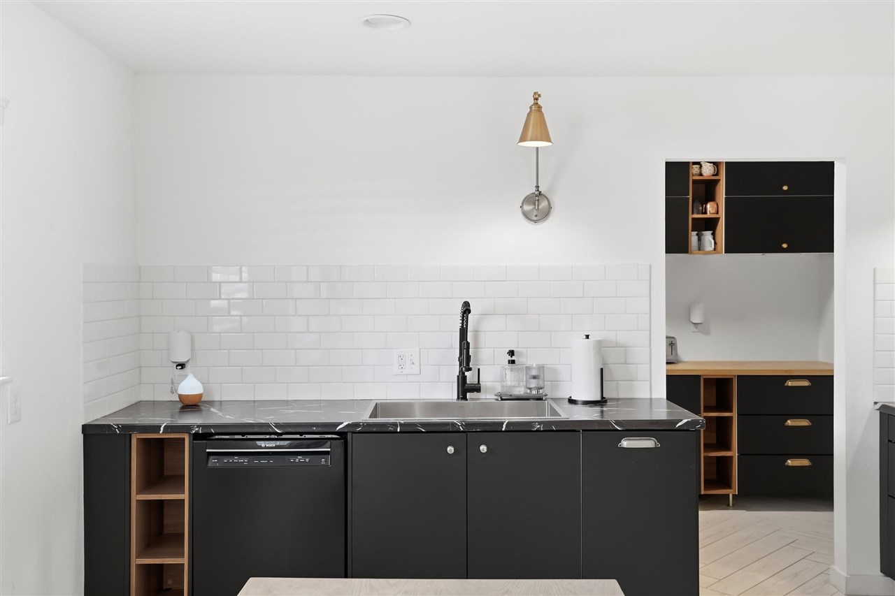 4902 W Country Club Drive