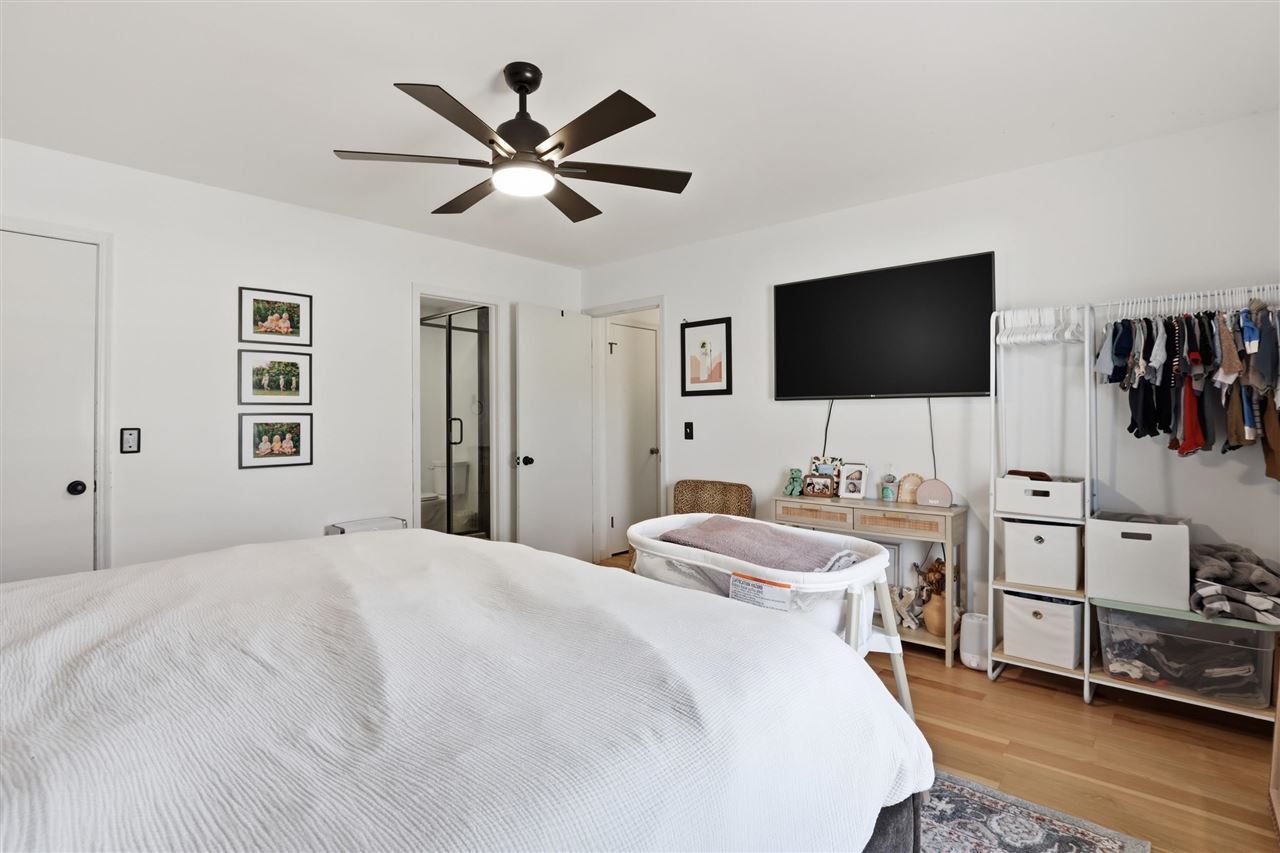 4902 W Country Club Drive