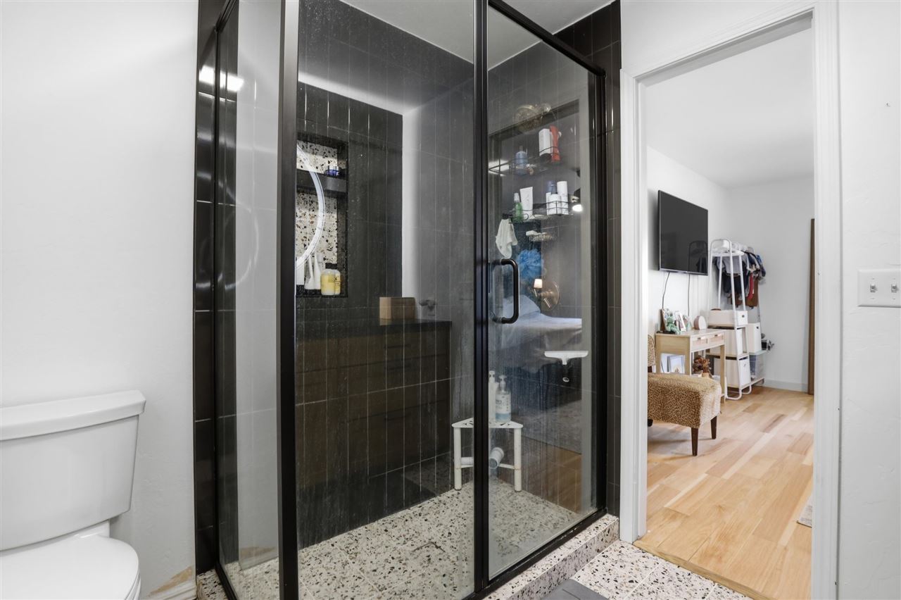 4902 W Country Club Drive